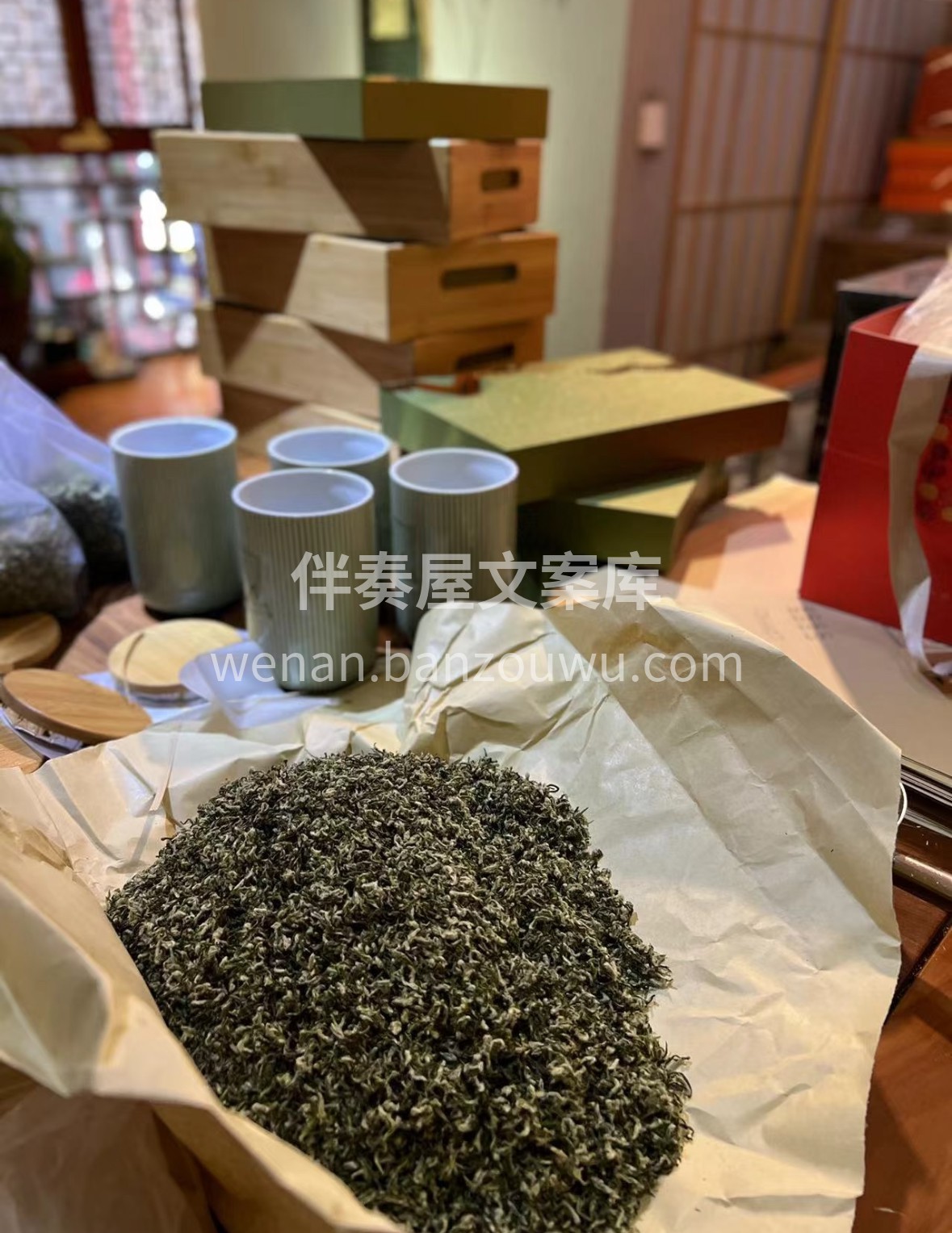 🌿 洞庭山云雾润养，碧螺春条索蜷曲如螺。 配图1