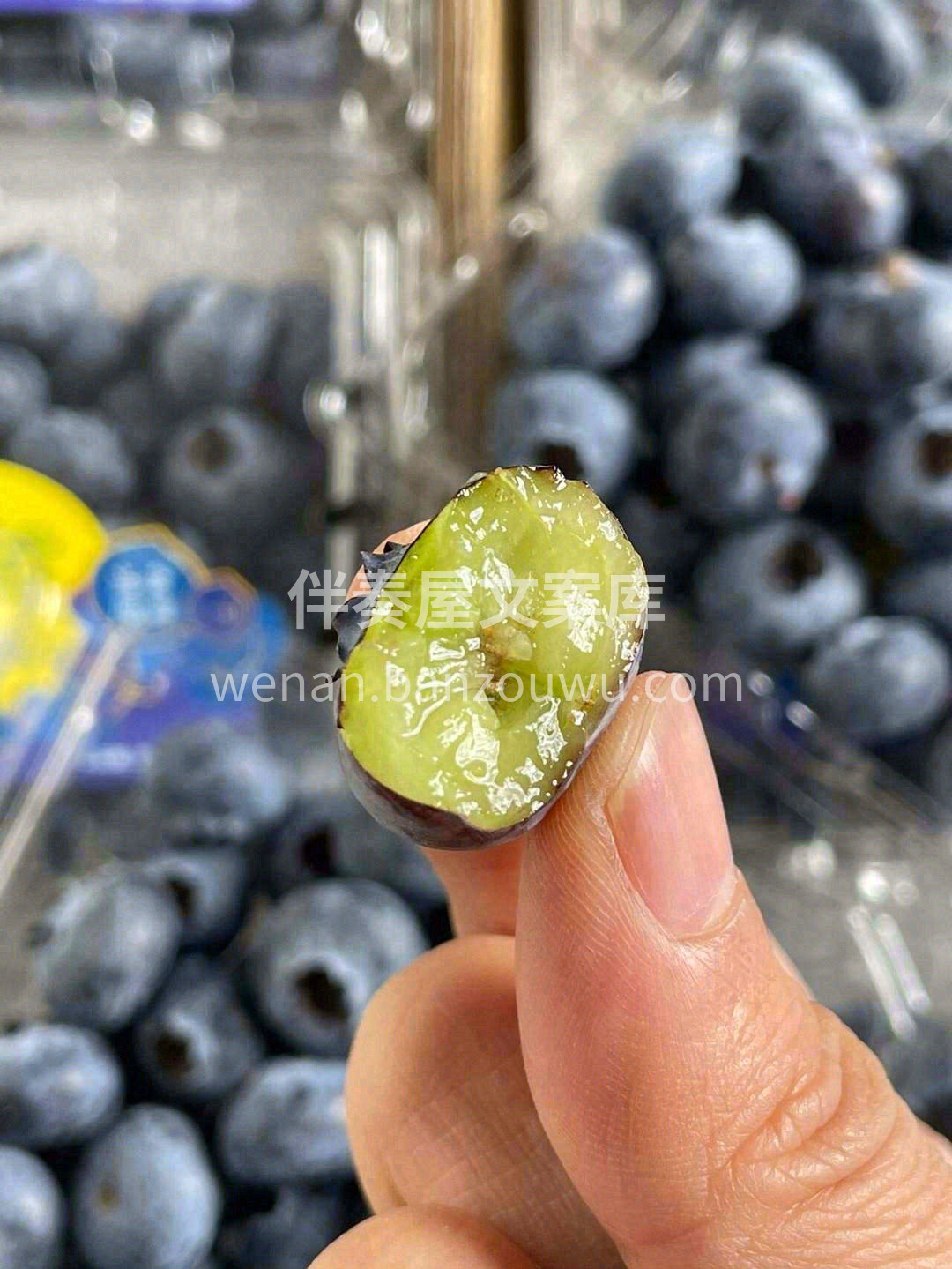 这款蓝莓裹满一层“细白砂糖”似的果霜🫐  配图2