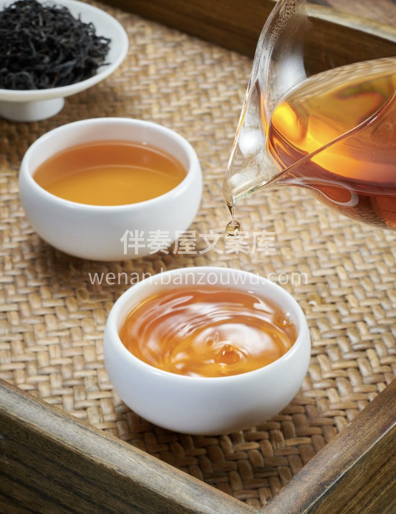 一杯红茶，色泽红润，香气馥郁。品味其中， 配图1