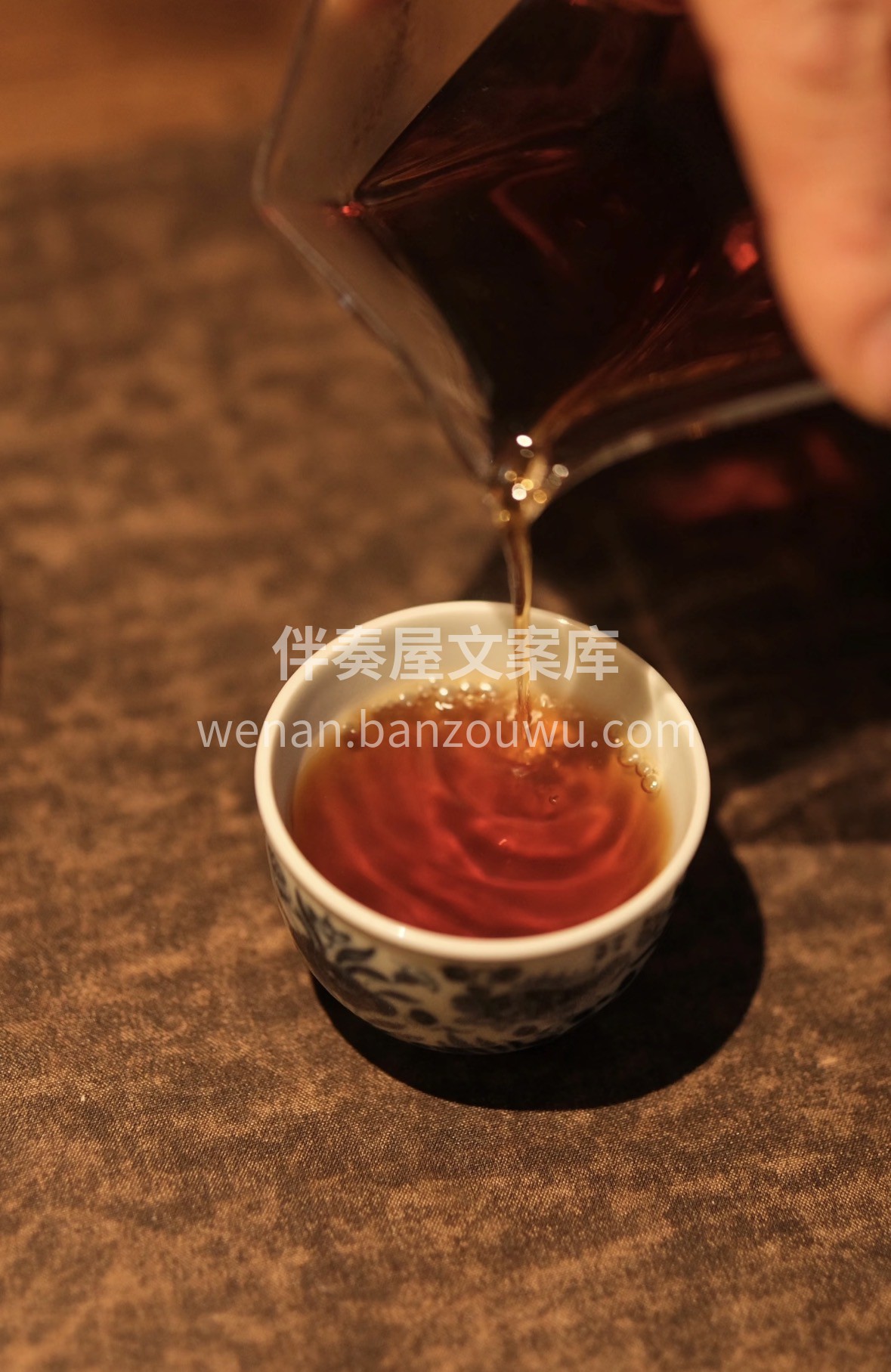冬夜围炉无闲事，且煮黑茶待雪来。采选核心 配图3
