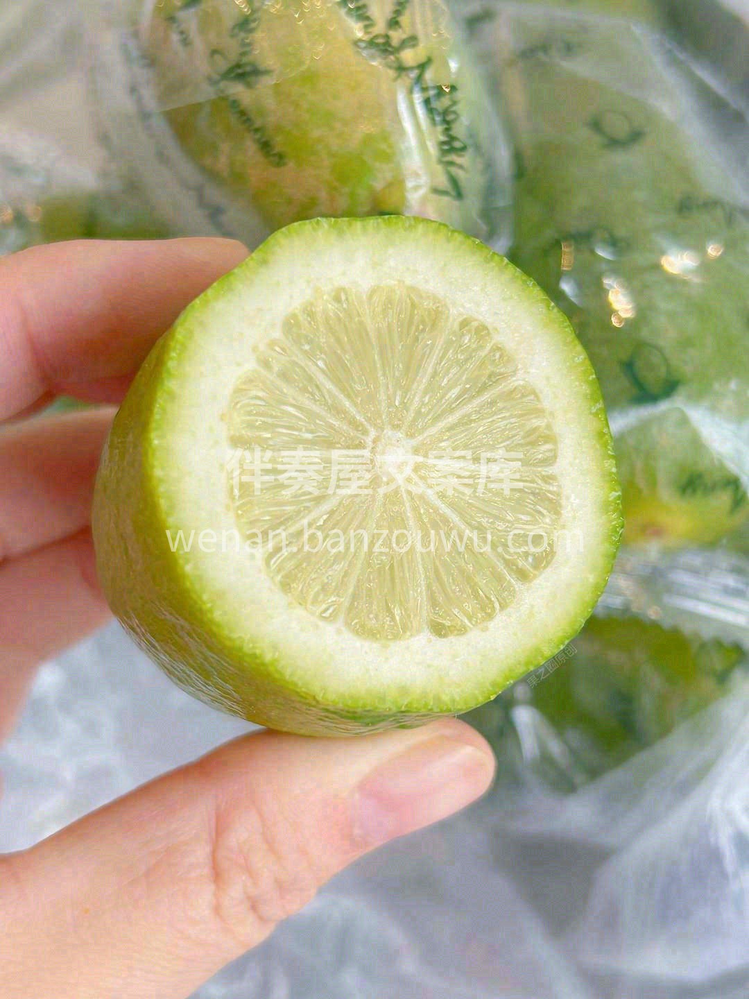 🍋柠檬是酸的，加点🍯蜜就甜了 🍃生活是苦 配图1