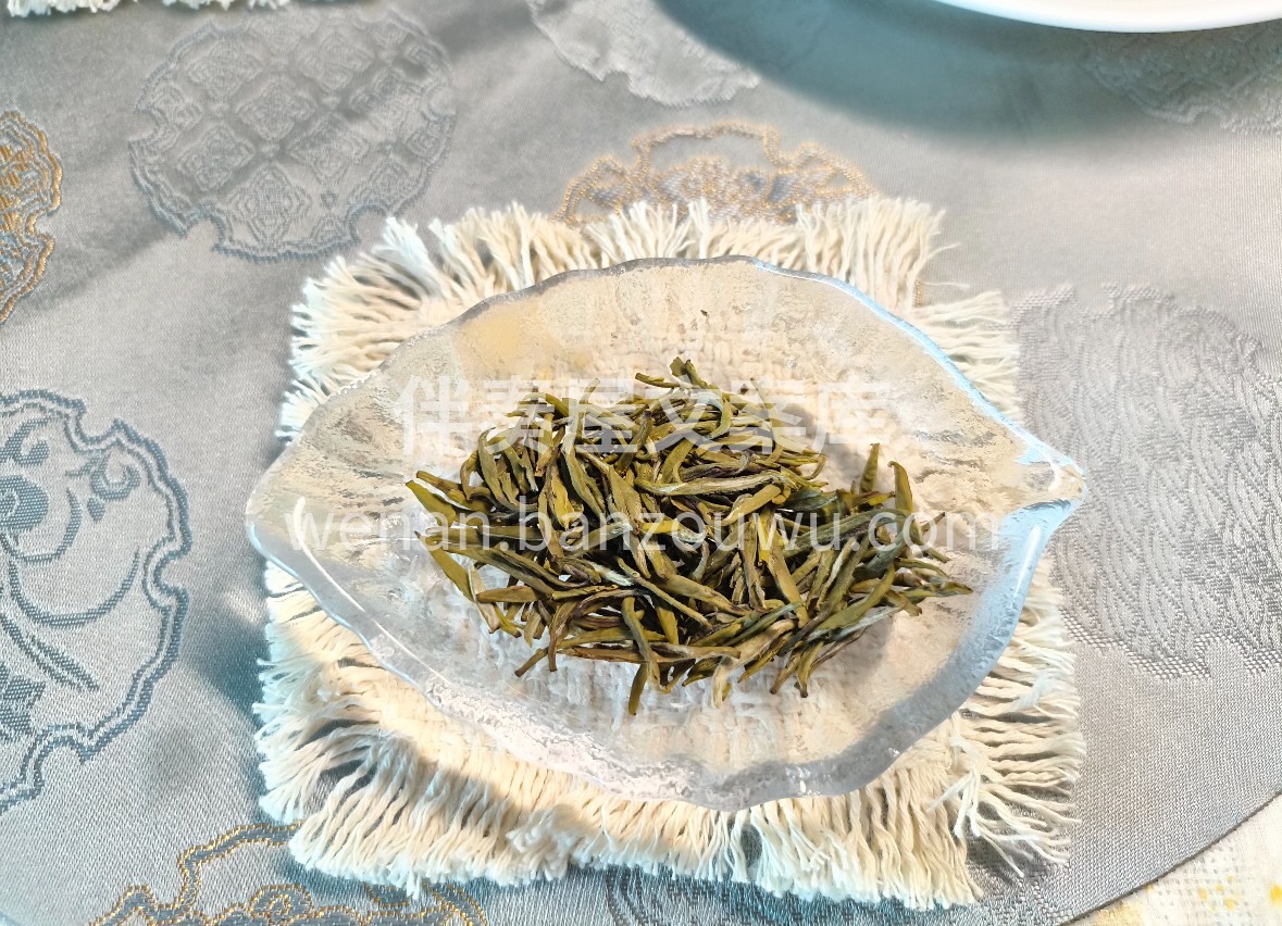 🌿 蒙顶黄芽，仙山云雾孕佳茗。嫩芽经三炒 配图1