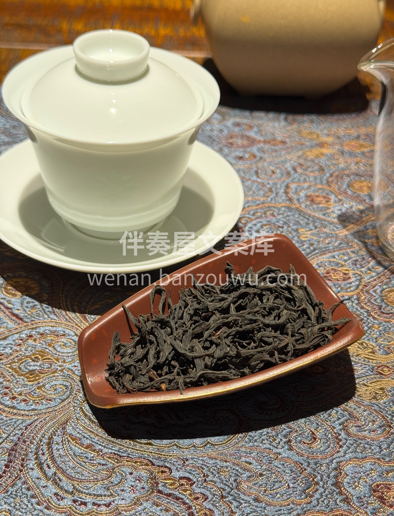 甄选桐木关核心产区春茶鲜叶，古法松柴熏制 配图2