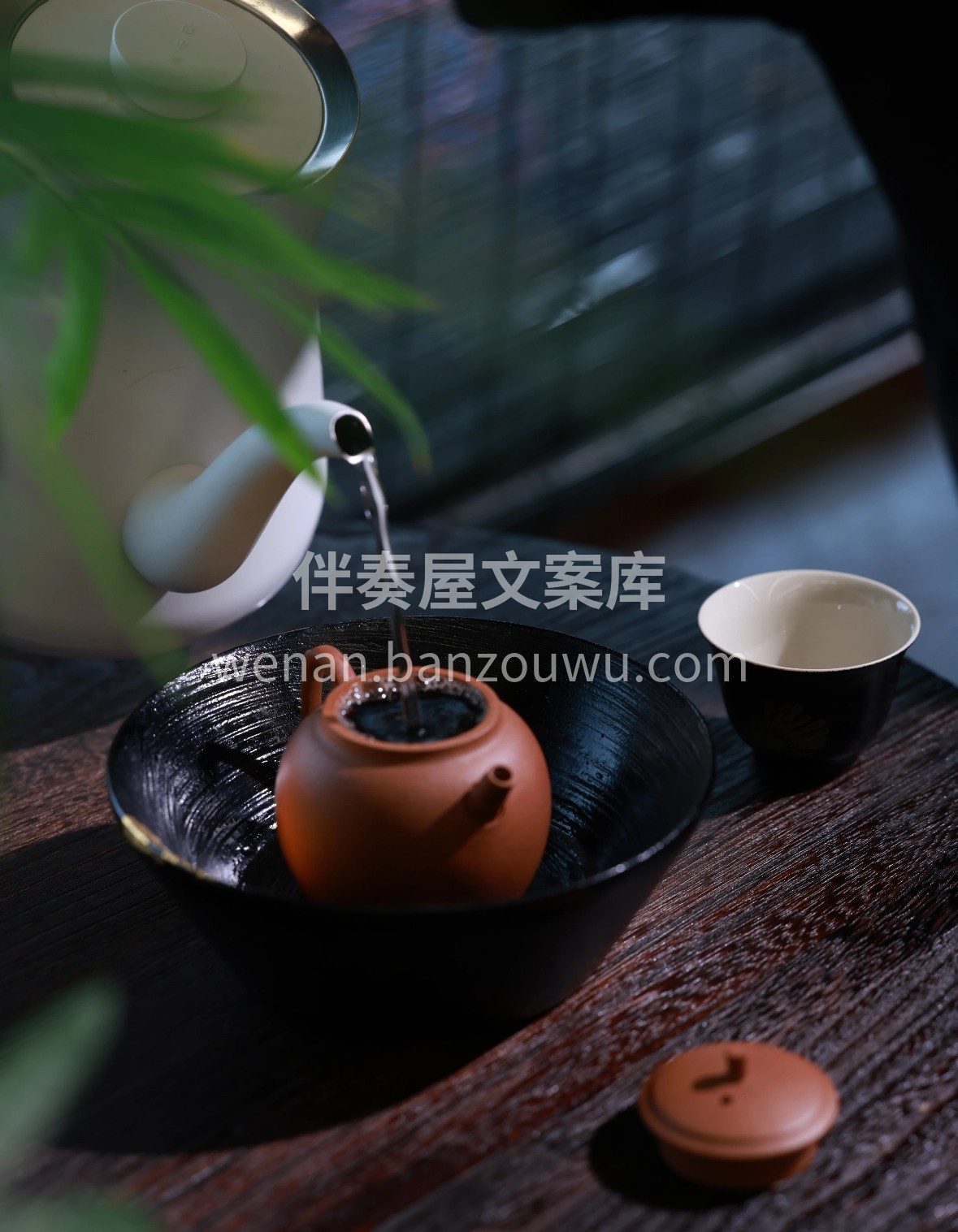梧州六堡，岁月馈香。干茶乌褐，汤如琥珀， 配图3