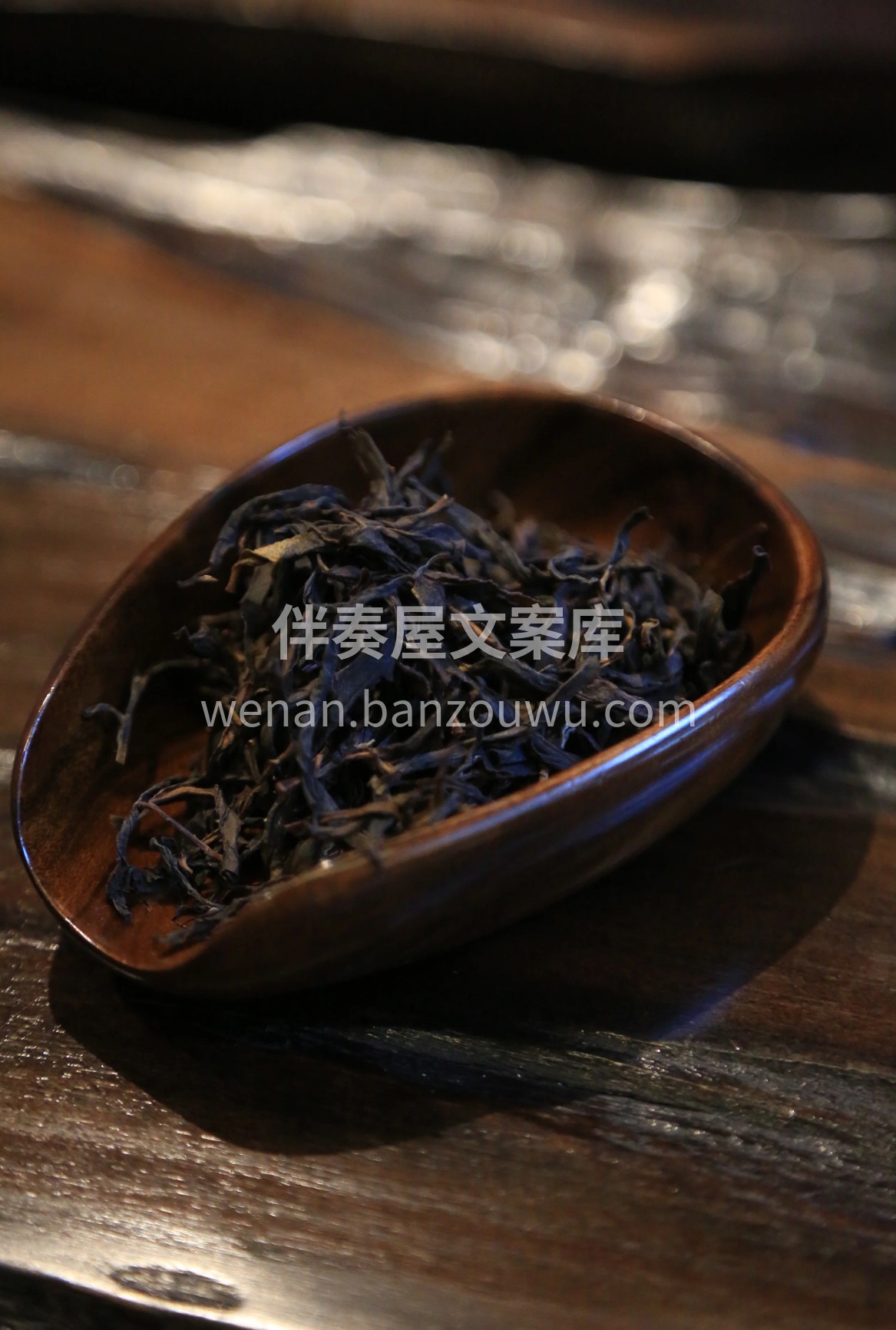 一盏凤凰单枞，满屋兰香蜜韵。 茶汤澄亮， 配图1