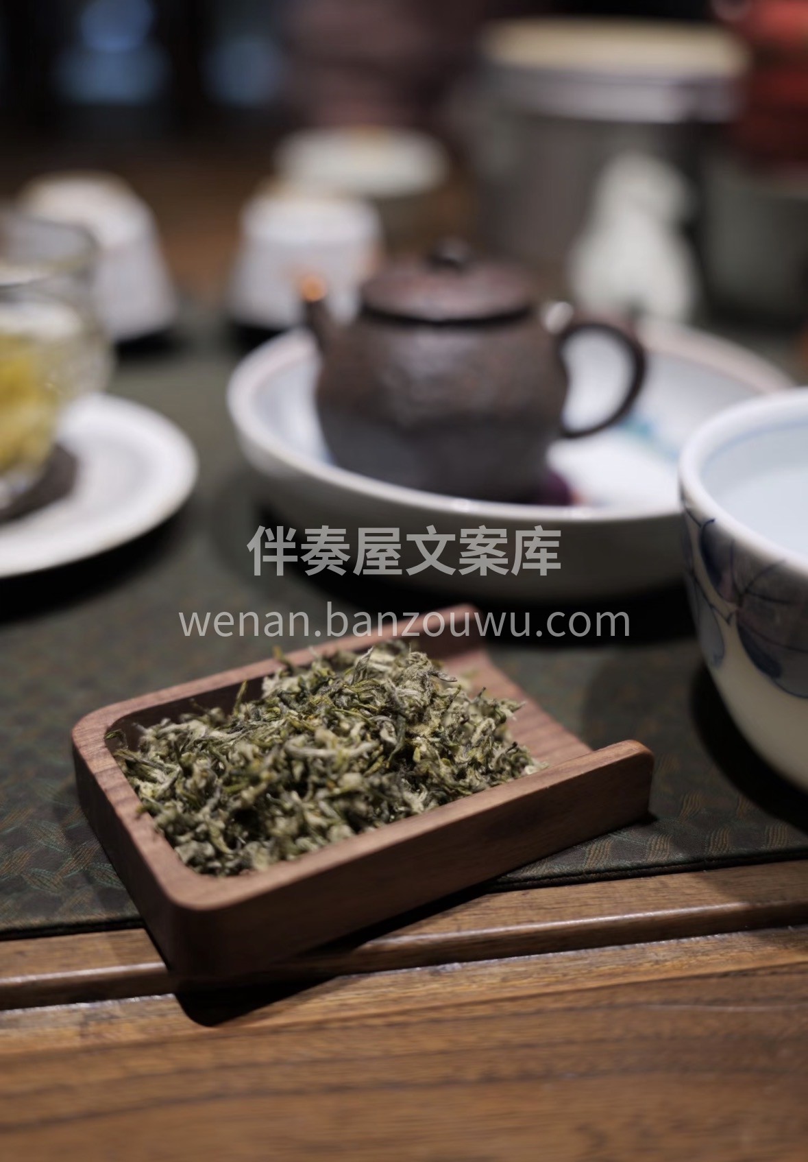 春茶至鲜，不过碧螺。条索纤细，满身披毫， 配图1