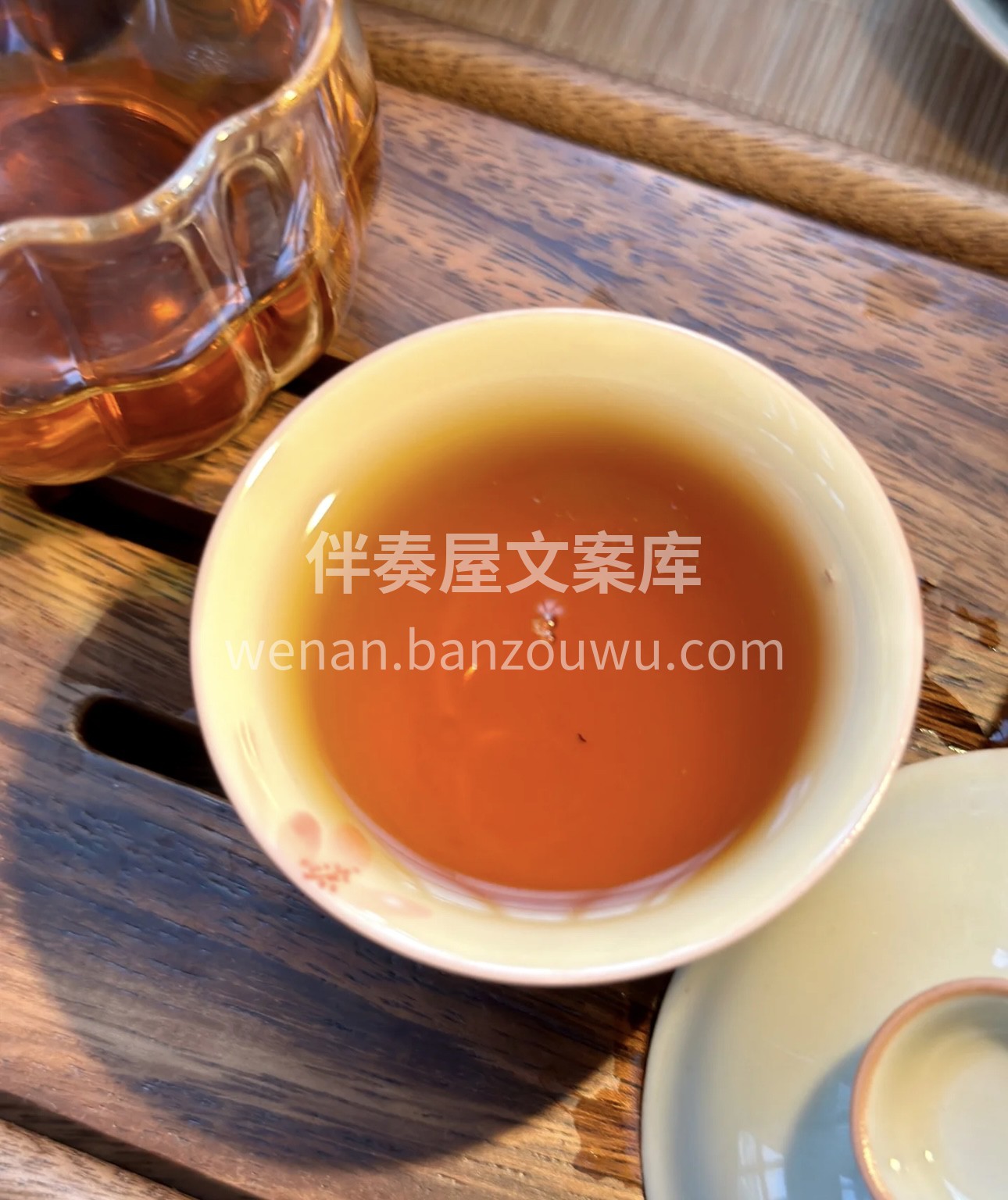初见祁门红茶，那紧致的条索，乌润的色泽， 配图3