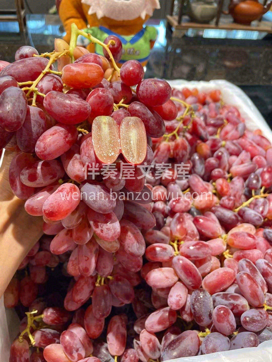 🍇肉质硬脆，捏在手里触感就很明显 水果刀 配图1