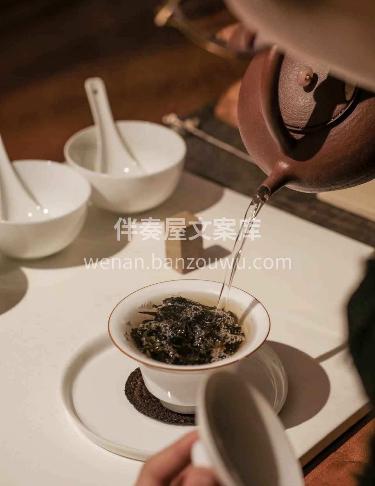 茶叶店中，茶香袅袅。在这个特别的日子，选 配图2