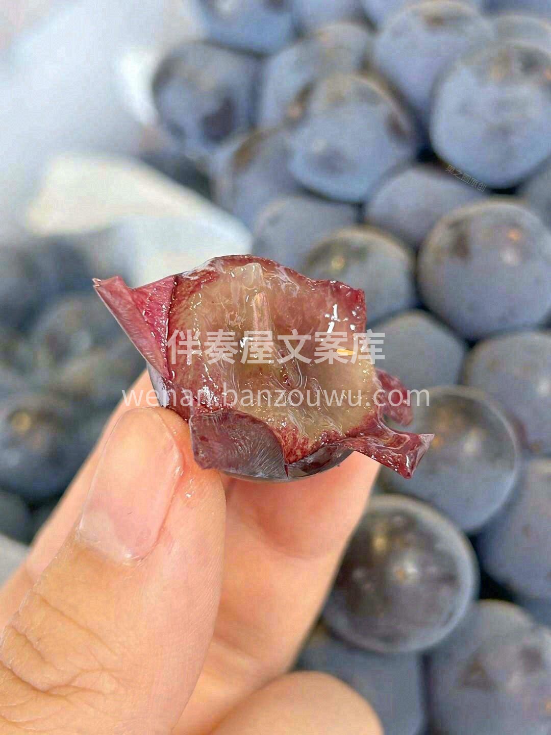 🍇 夏黑葡萄来啦！ 果粒饱满，果肉脆甜， 配图1