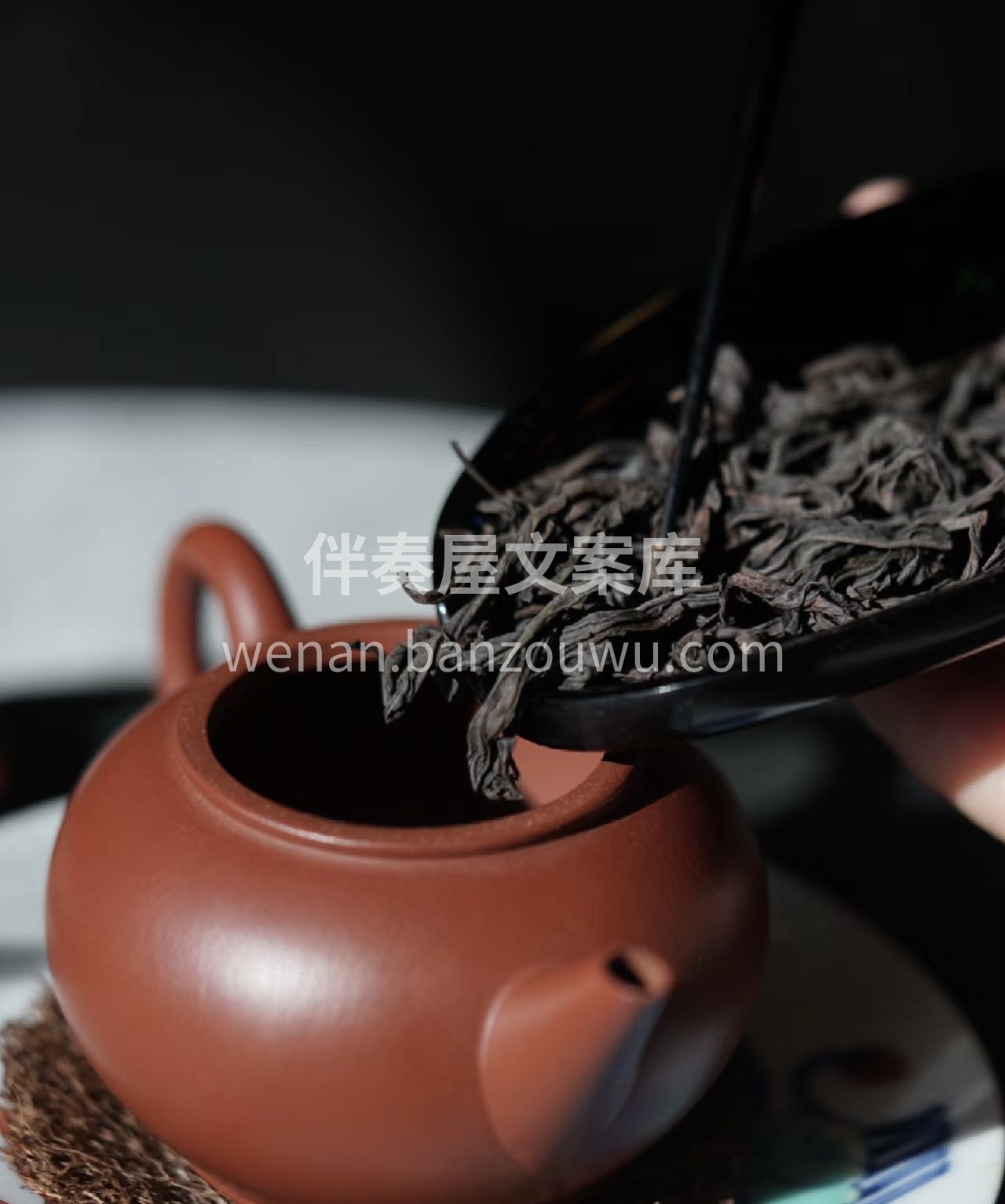 心用很朴素的词语“很厚”来形容，是清代乾 配图2
