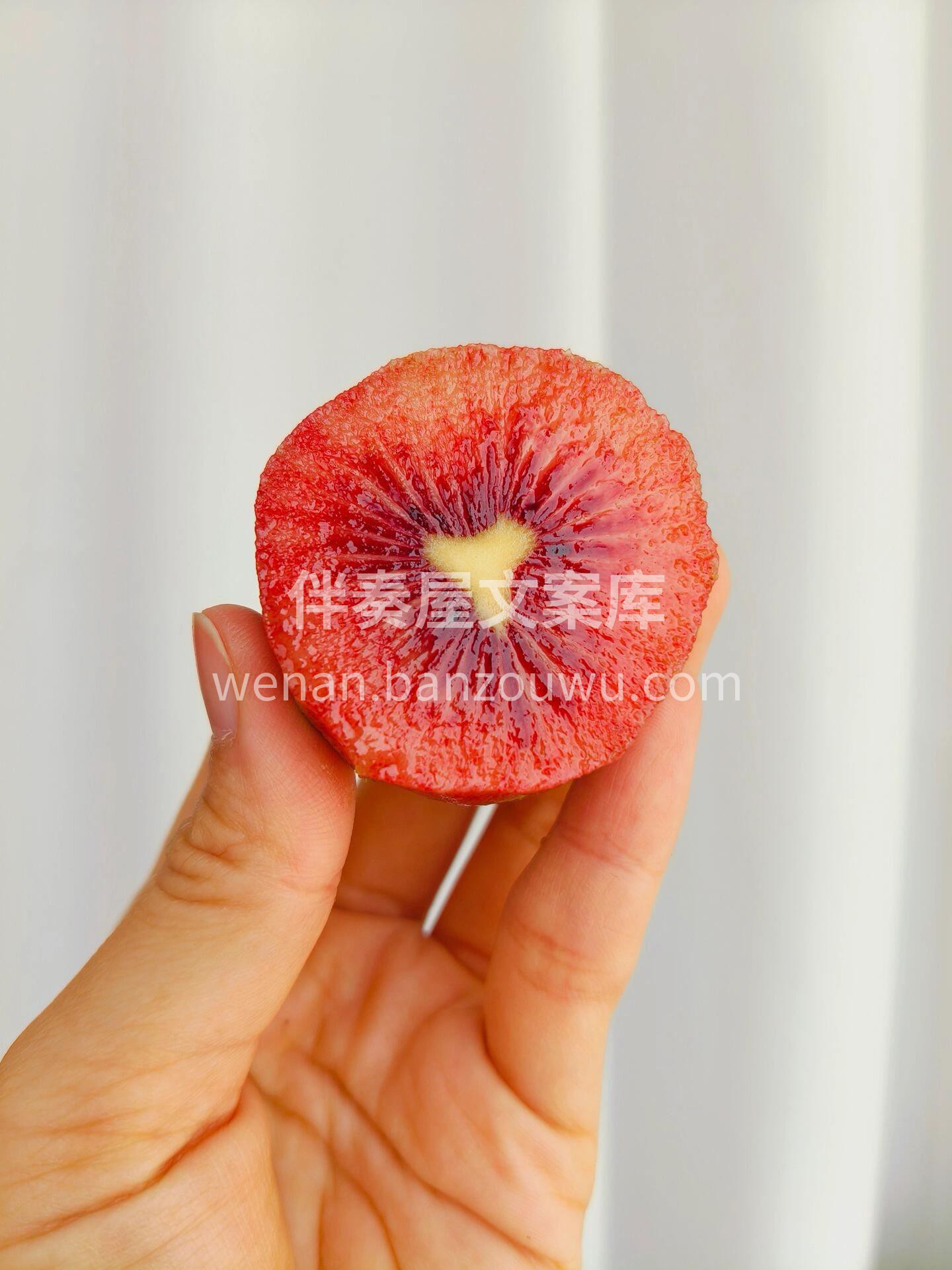 🥝红心猕猴桃酸甜上线！ 果肉细滑绵密，轻 配图1