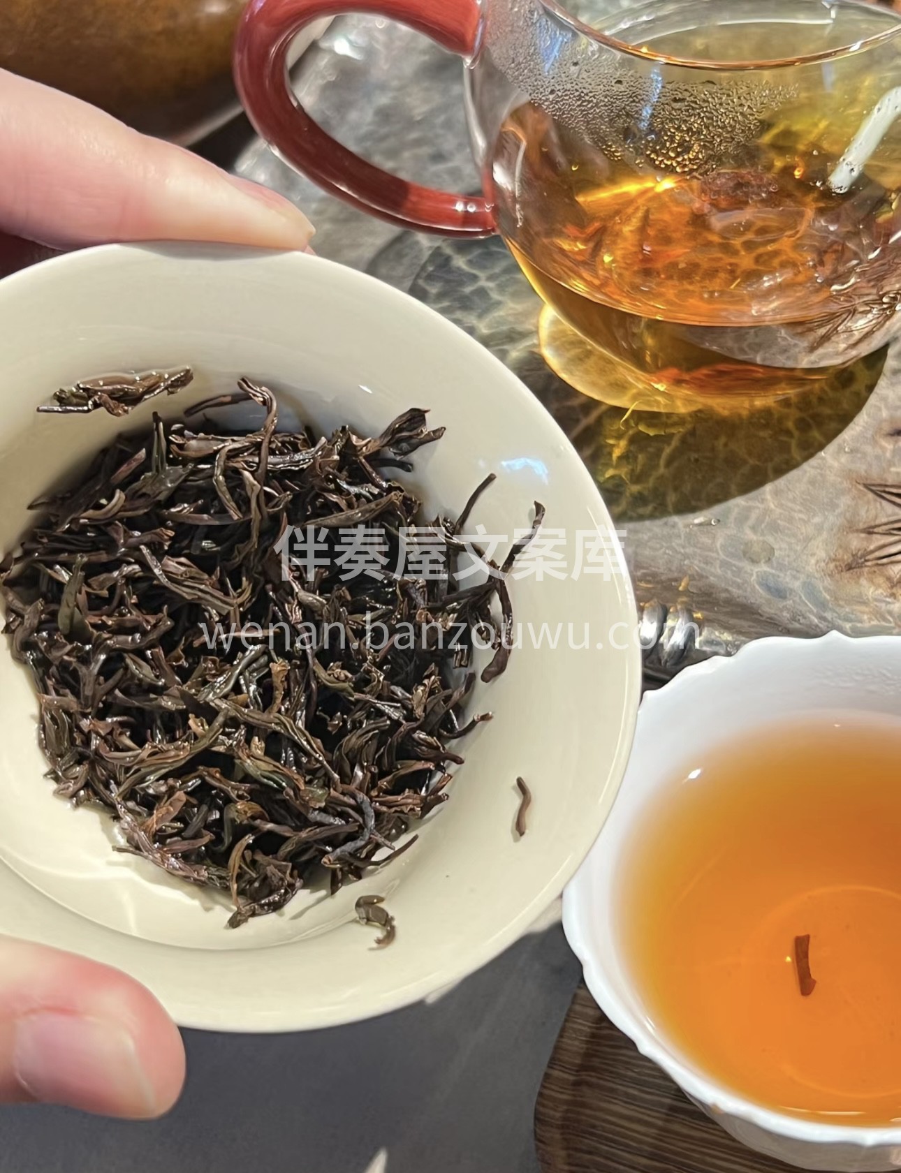 外形：壮实紧结 色泽：乌黑油润 汤色：深 配图1