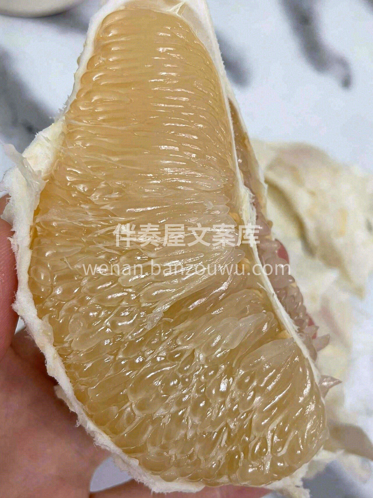轻咬一口😋，于唇齿间砰砰炸开💥，果肉咯吱 配图3