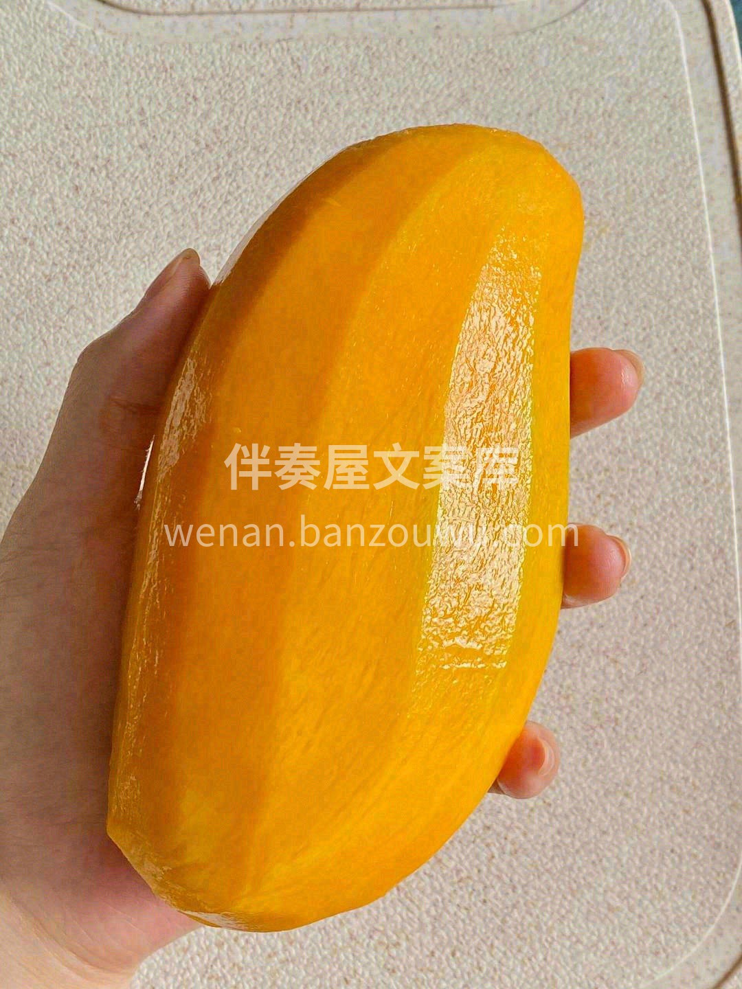 一颗芒果🥭，成熟芳香 只在手中停留片刻， 配图2