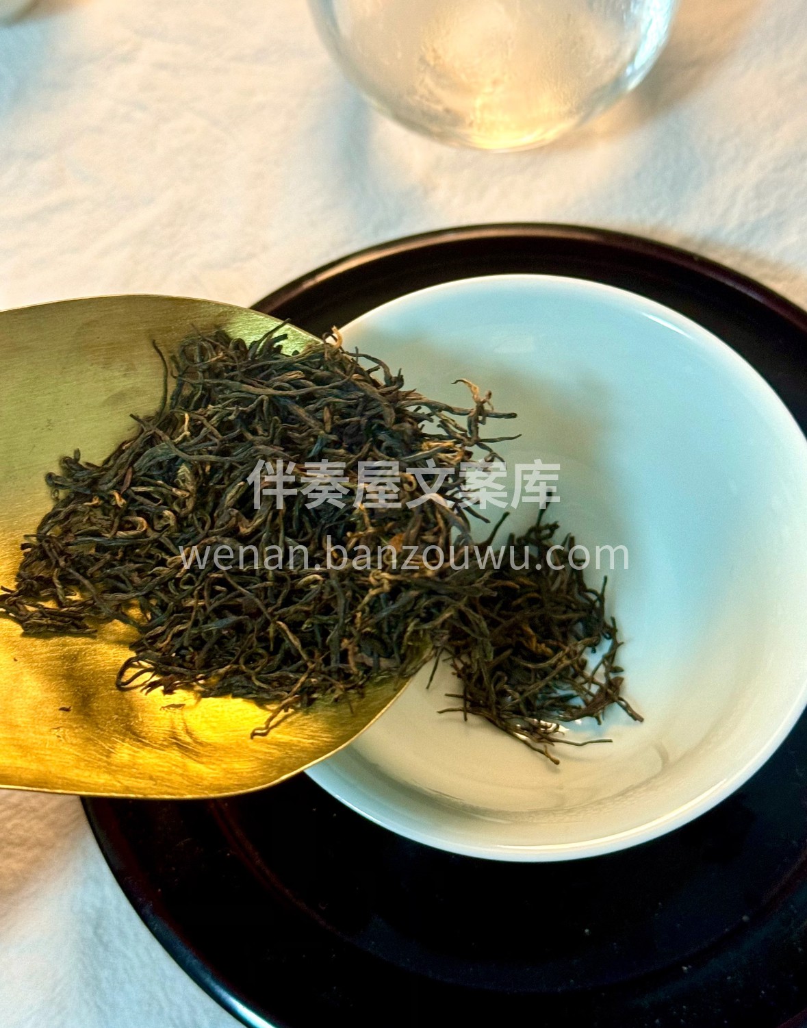 杯中条索如金梭，遇水舒展成春日。祁门金针 配图2