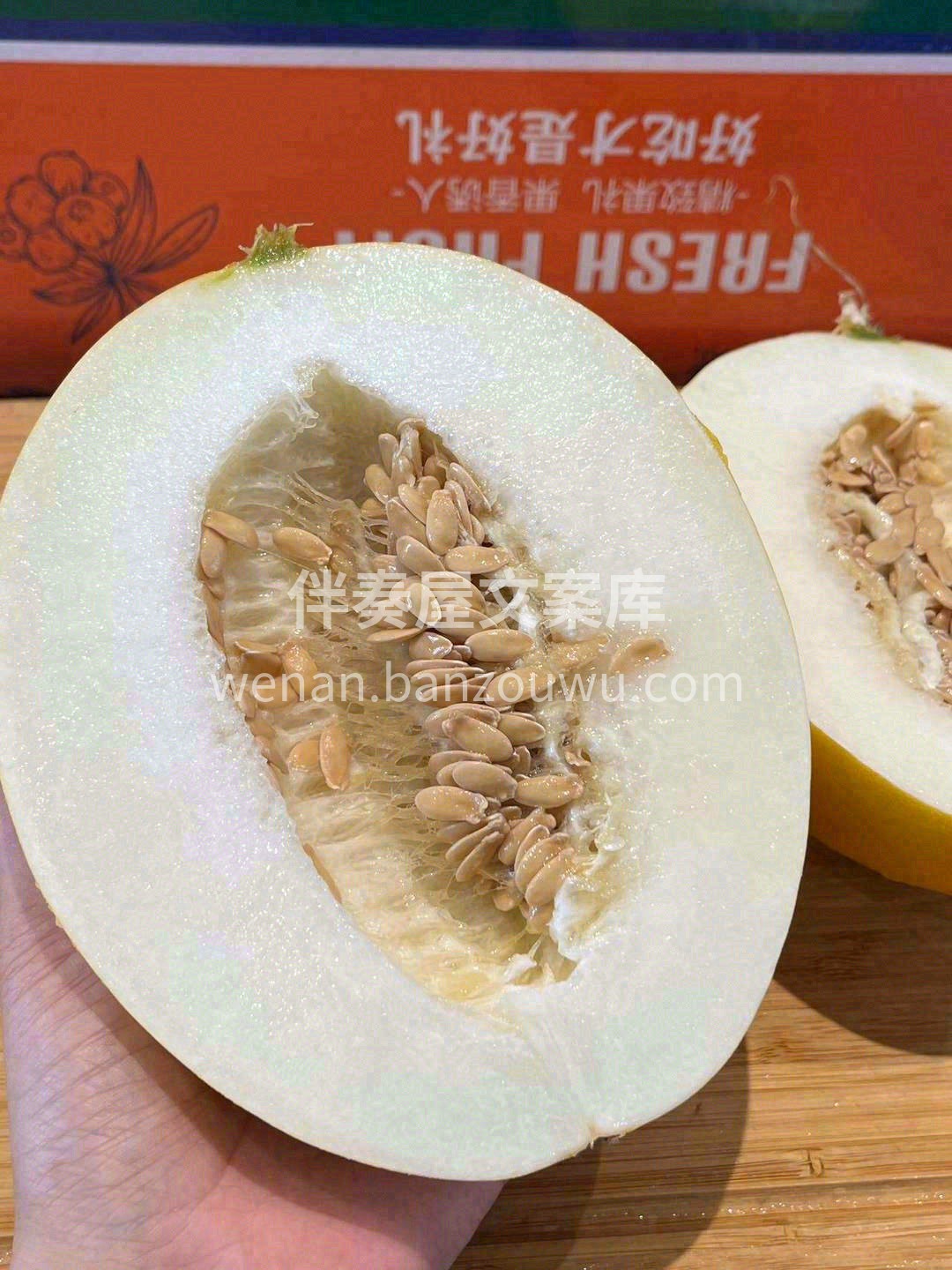 拿在手里🤲，金黄浑圆🍈 凑近一闻，一股甜 配图1