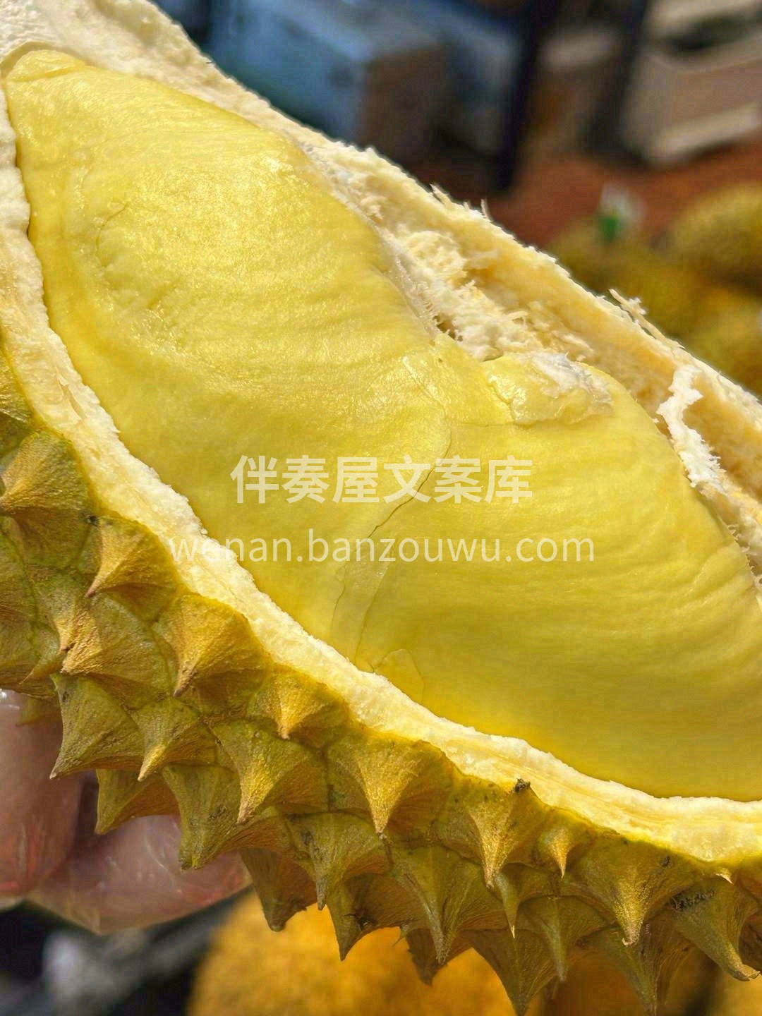 🙊一口榴莲肉放进嘴里，绵软香甜的果肉瞬间 配图2