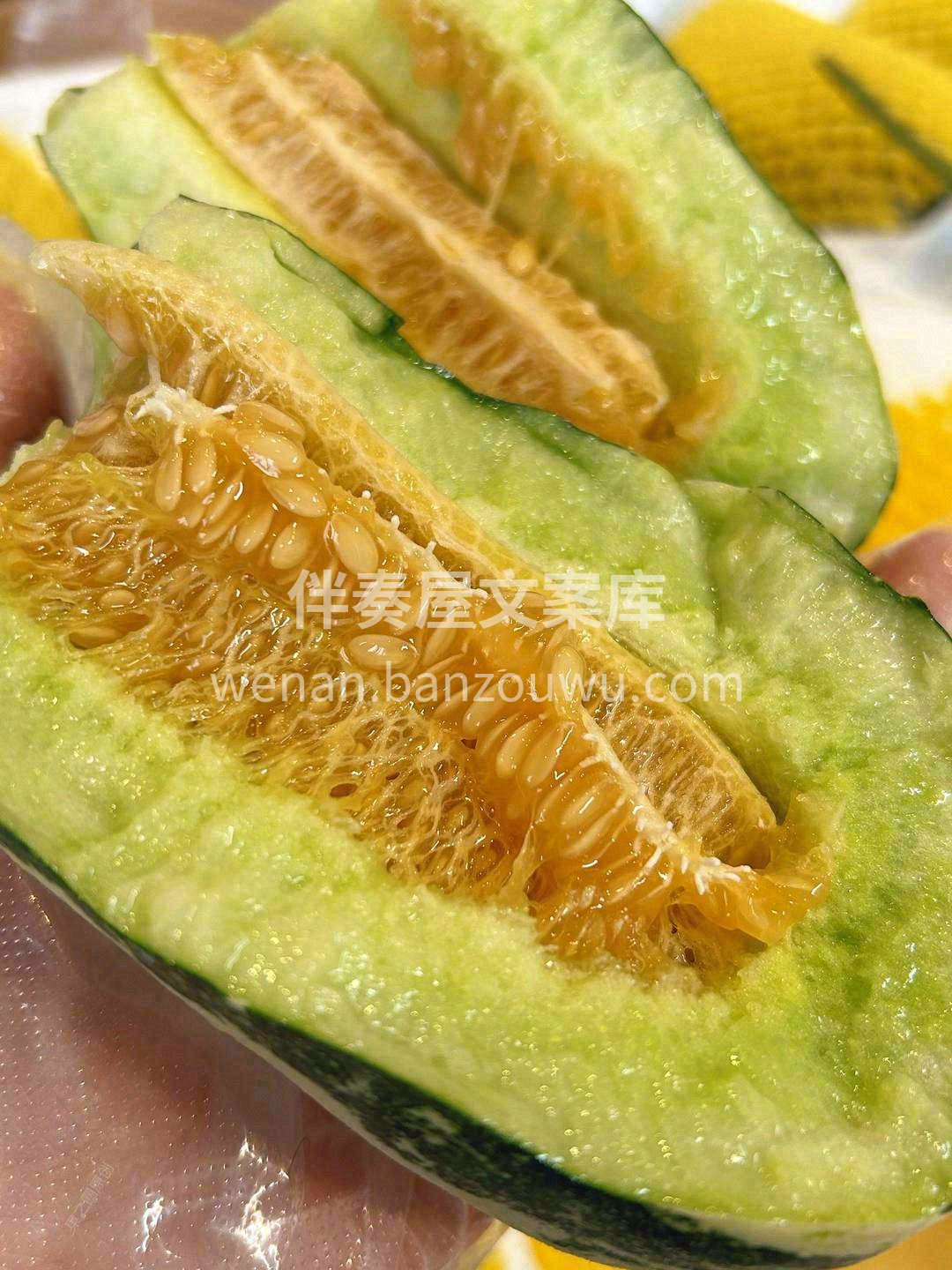 👆别看它小小的一颗💚，瓜瓤里满满都是脆嫩 配图1