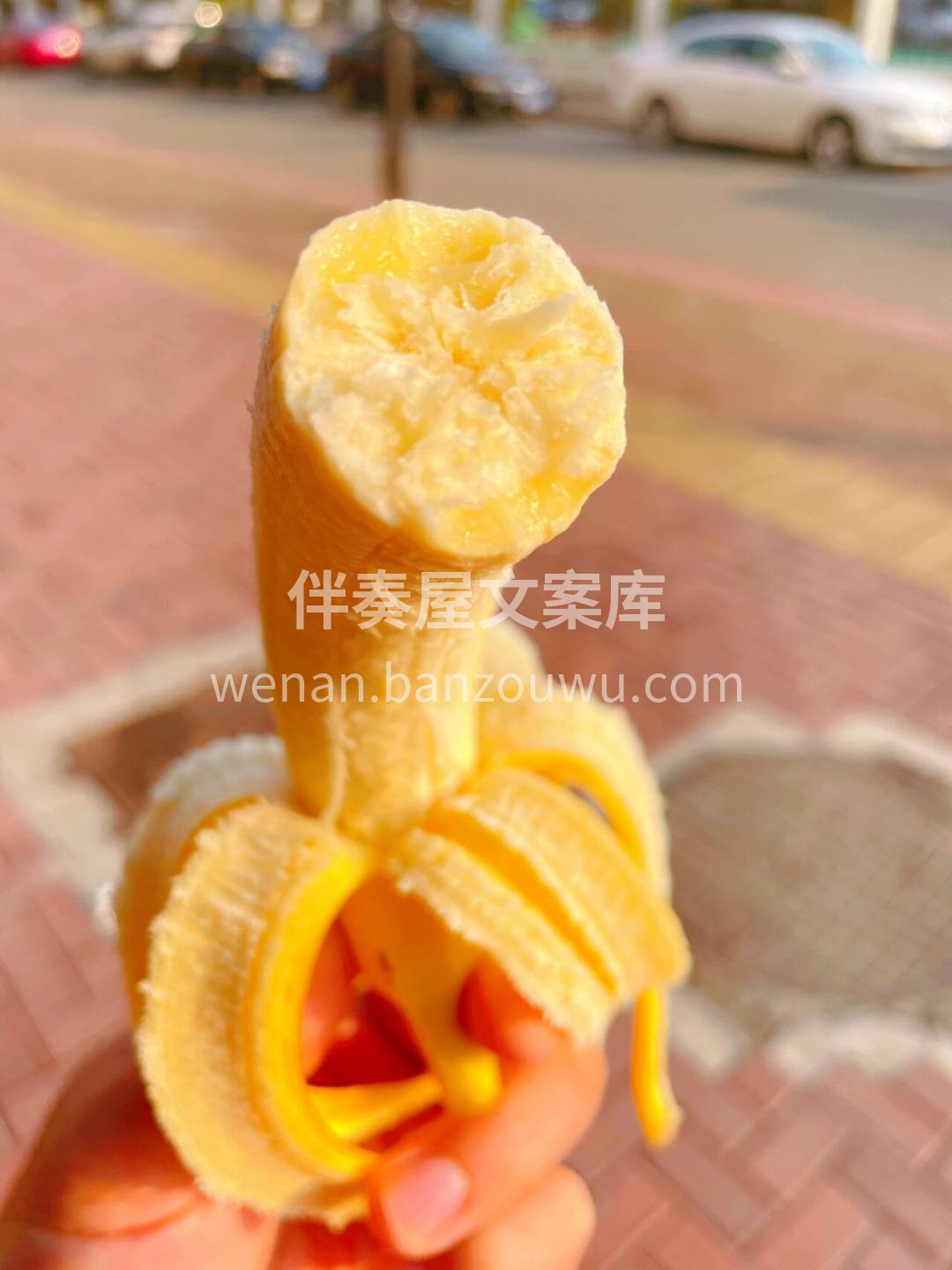 扒去外衣，毫无瑕疵的果肉呈现在眼前💋 咬 配图2