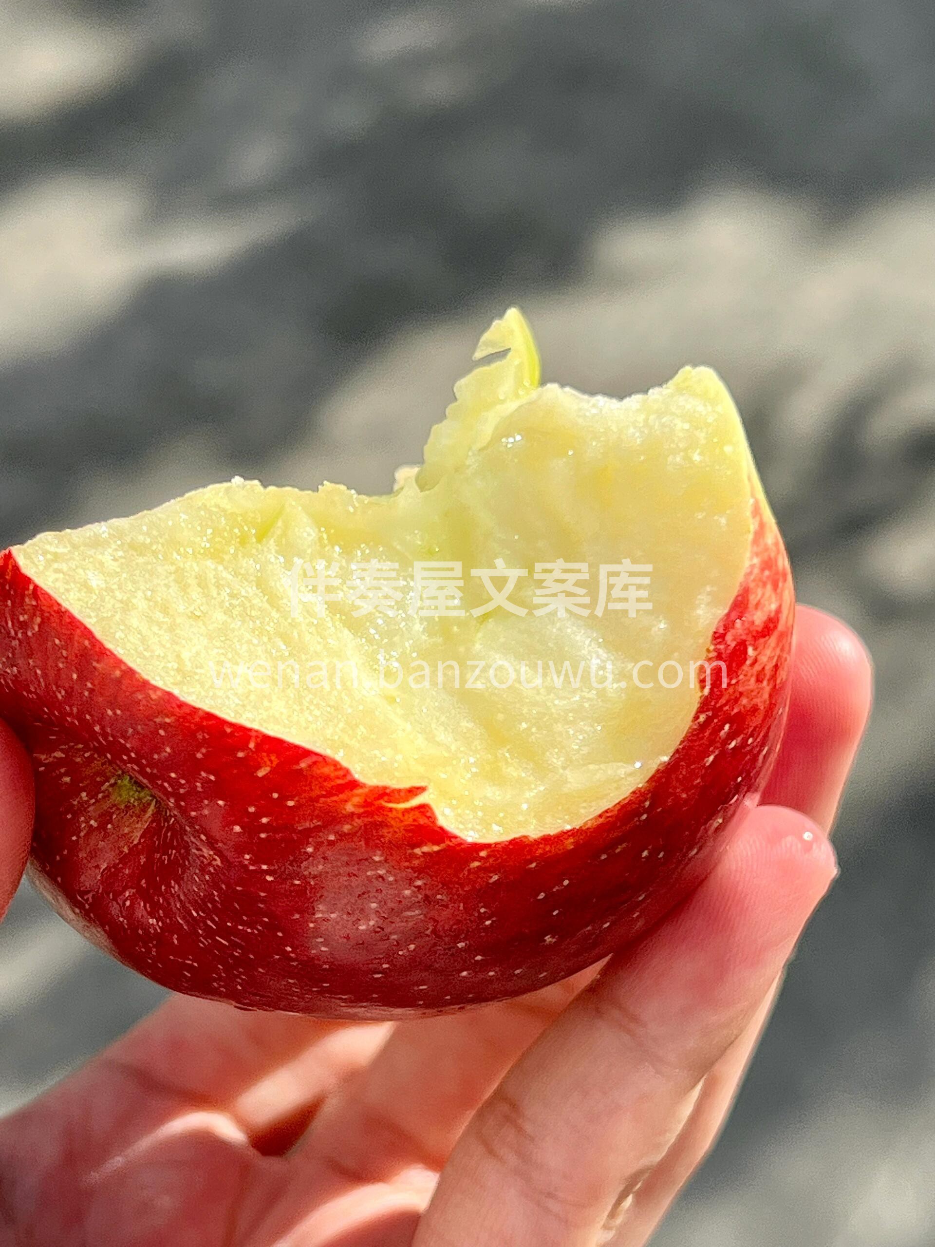 👉云南红露苹果🍎 清脆爽口，苹果味浓😋  配图1