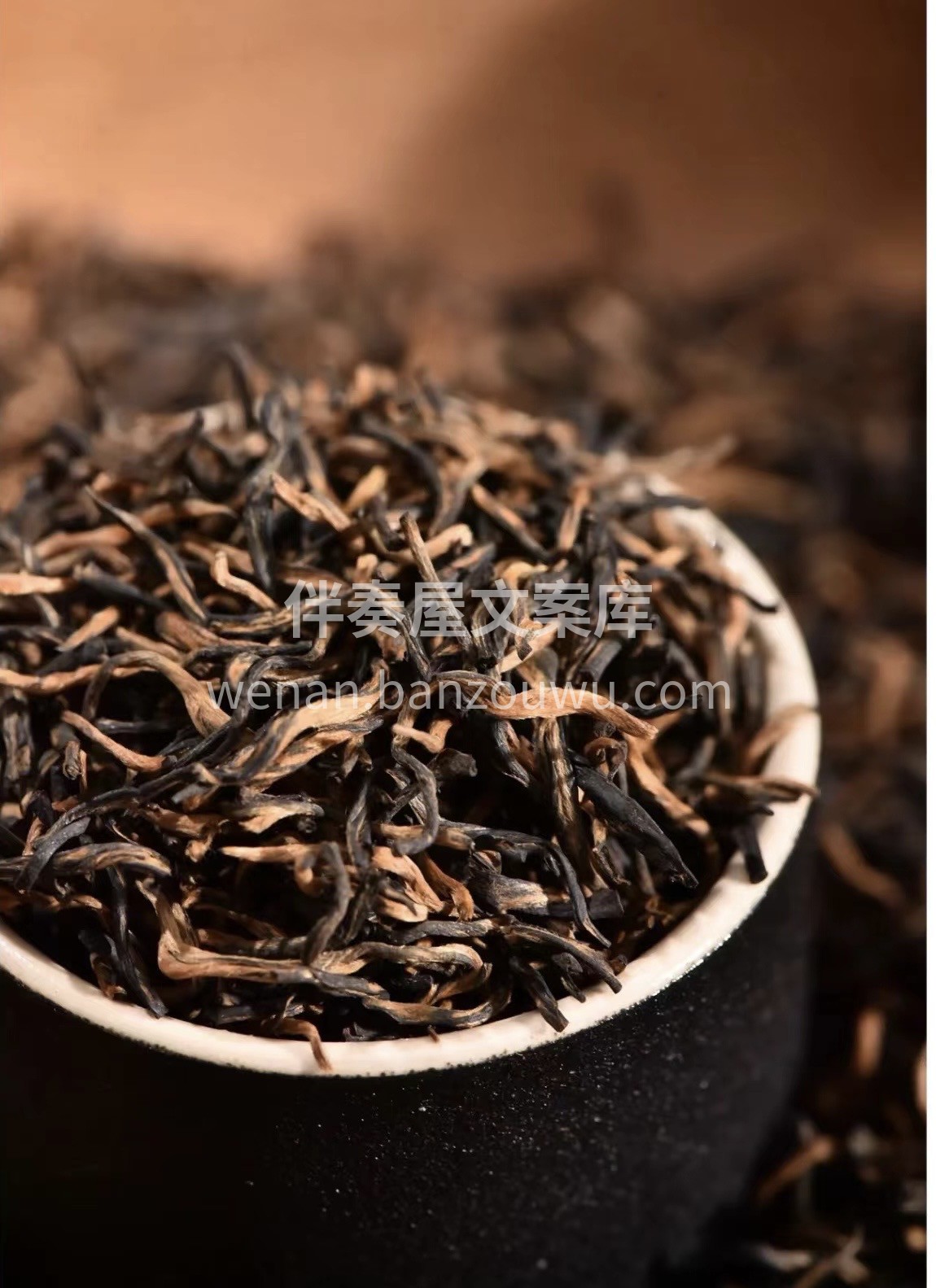 红茶的制作工艺包括萎凋、揉捻、发酵和干燥 配图1