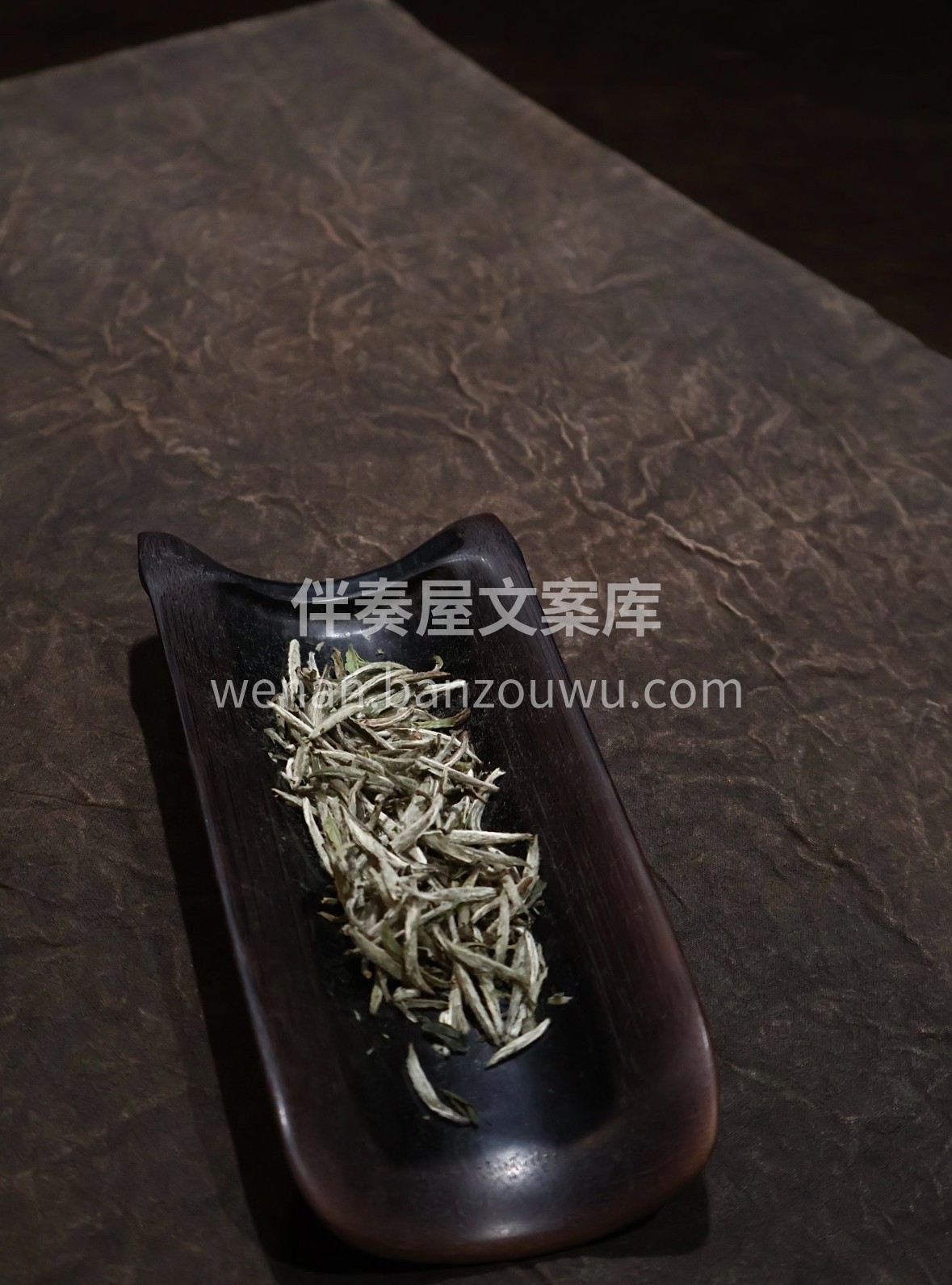 藏一味时光馈赠的清甜，福鼎白茶悄然陈化。 配图1