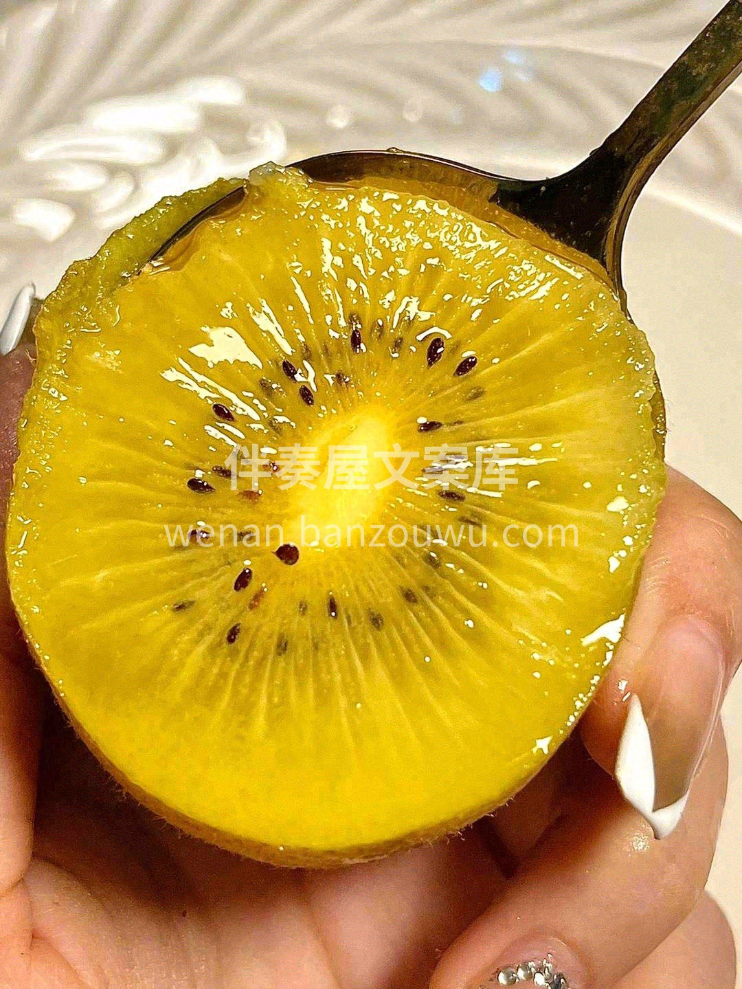 🥝果皮轻薄光滑，亮泽外皮，手感光滑✅ 果 配图1