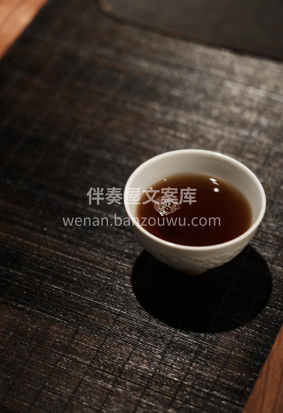 时光藏香，岁月成茶。 陈年六堡，红浓陈醇 配图3