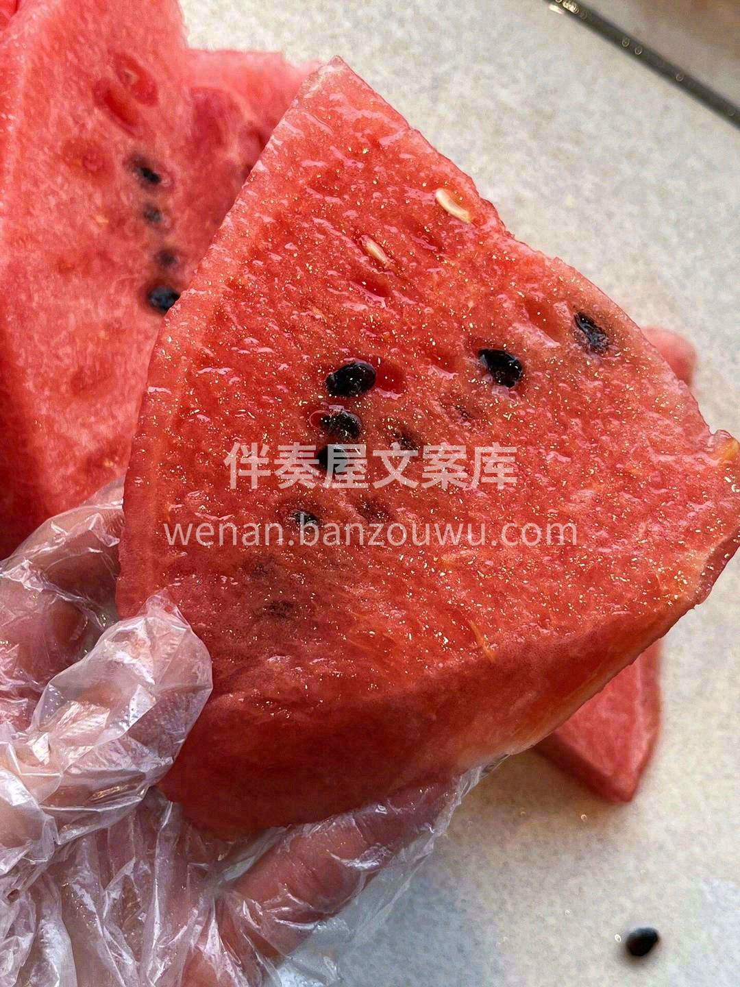 一个皮绿瓤红的西瓜🍉 “咔嚓咔嚓”切开⚡ 配图3