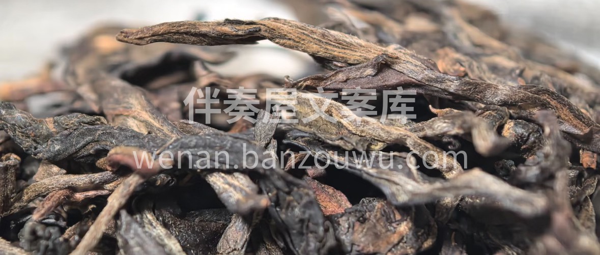 大叶青茶 茶汤橙黄明亮，入口醇和甘甜。  配图1
