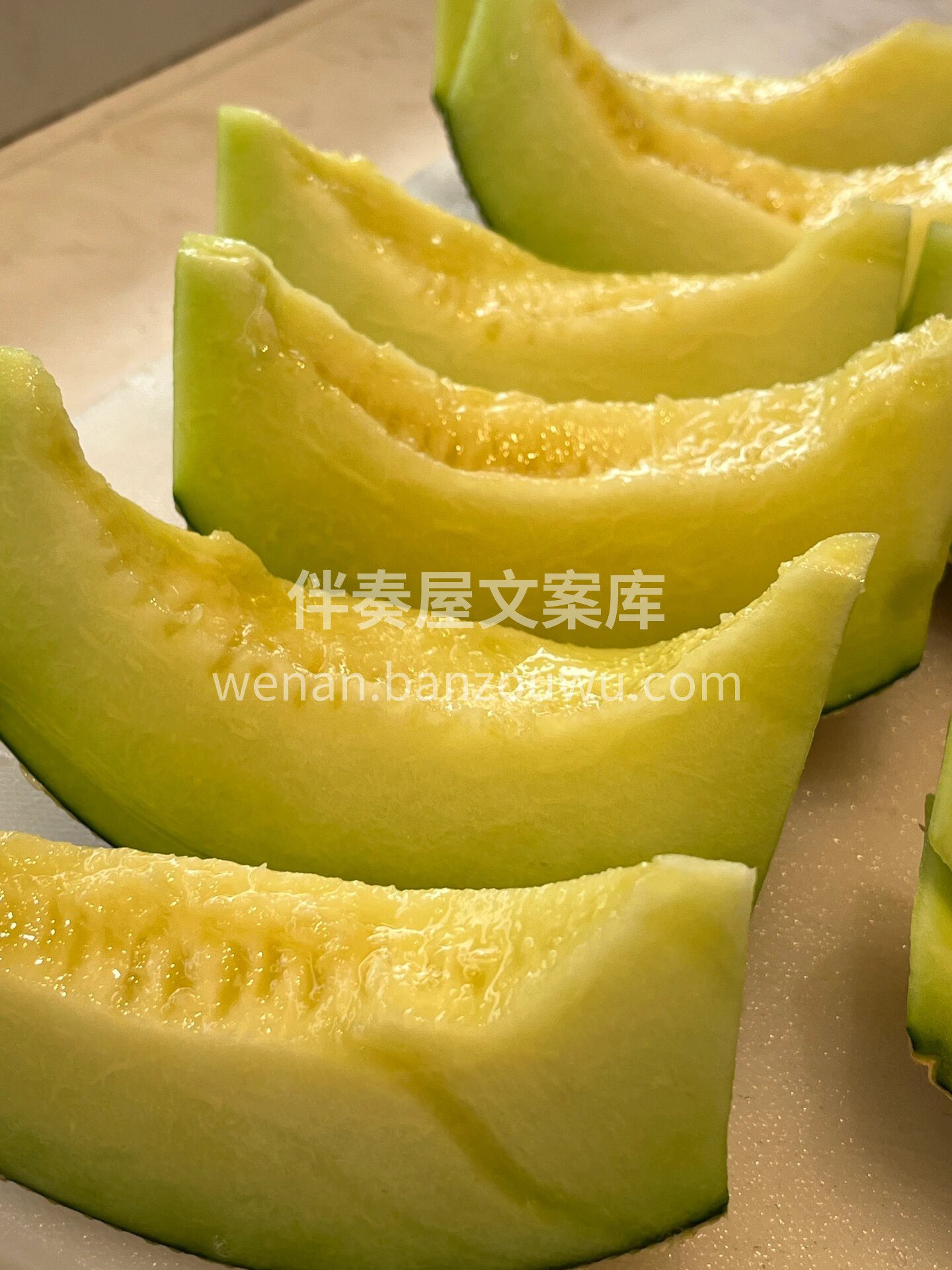 牛三网纹蜜瓜🍈咬下一口，绵‮又软‬超甜～ 配图2