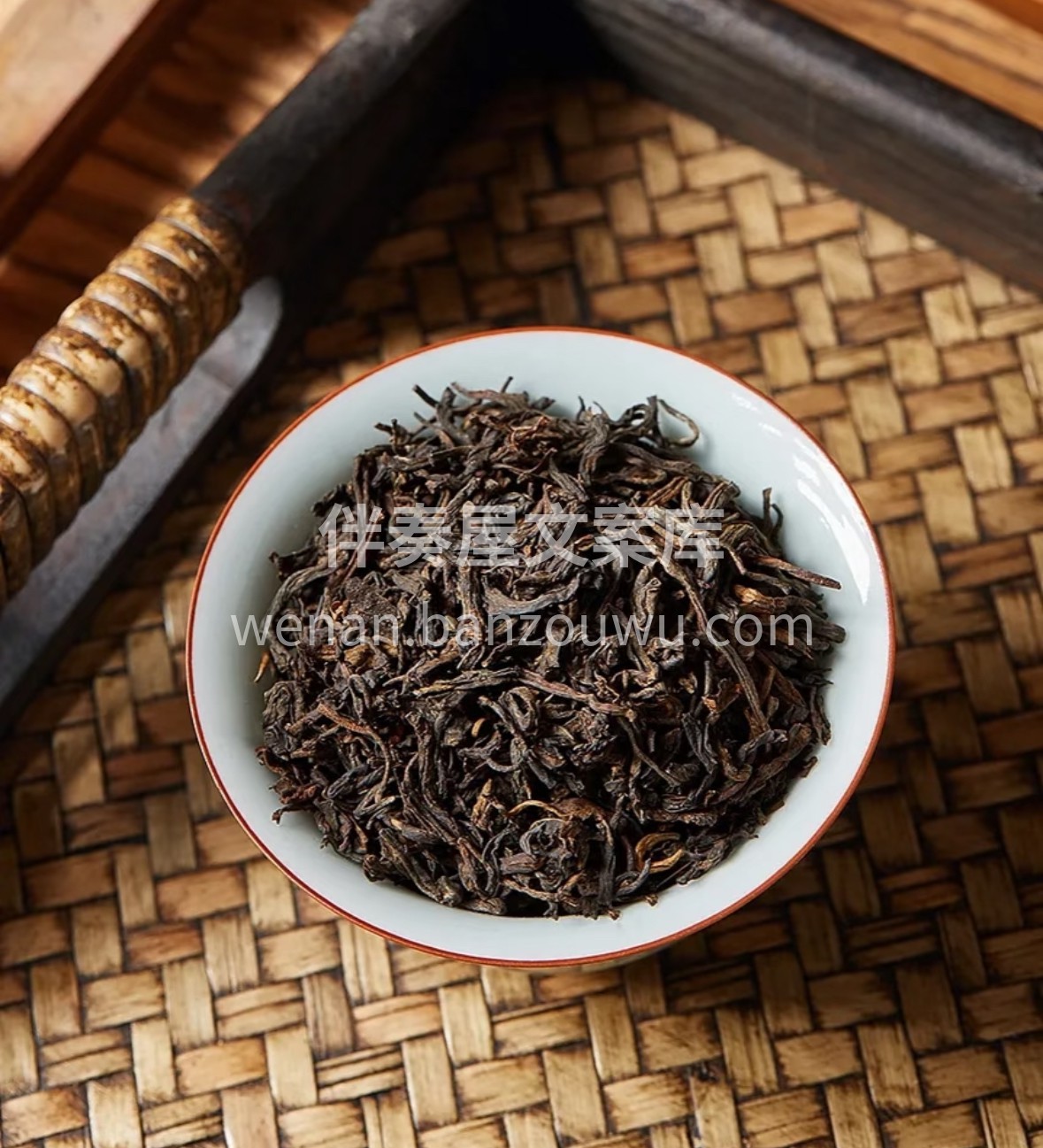 藏于柜中的梧州六堡，是时光酿的蜜。茶汤红 配图1