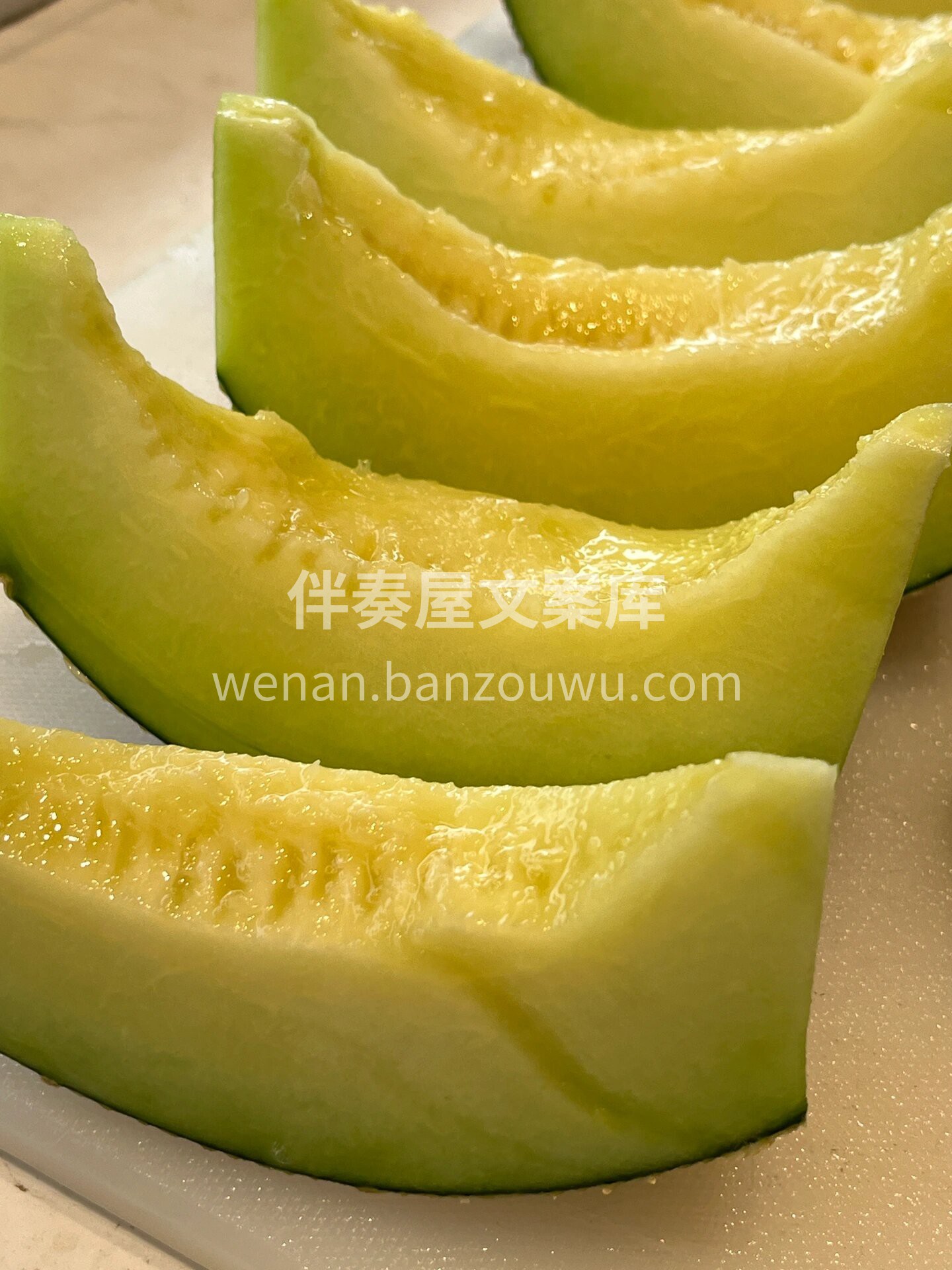牛三网纹蜜瓜🍈咬下一口，绵‮又软‬超甜～ 配图3