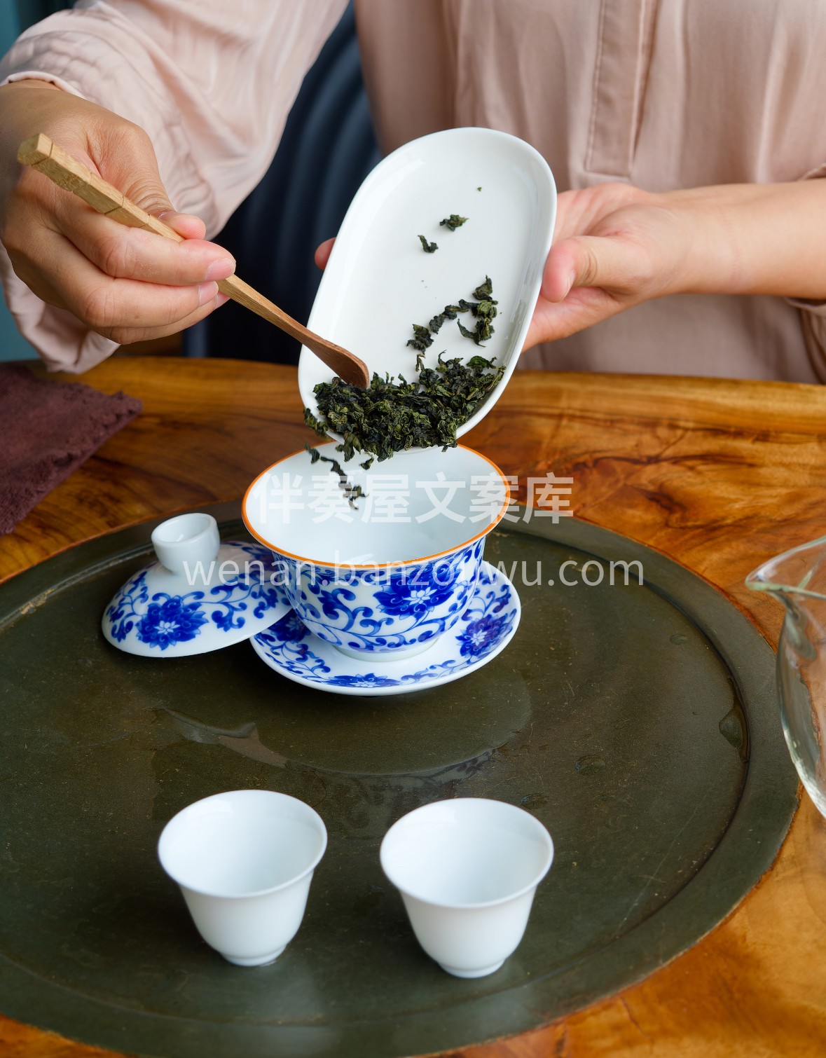 正宗安溪铁观音，条索紧结，色泽砂绿。冲泡 配图1