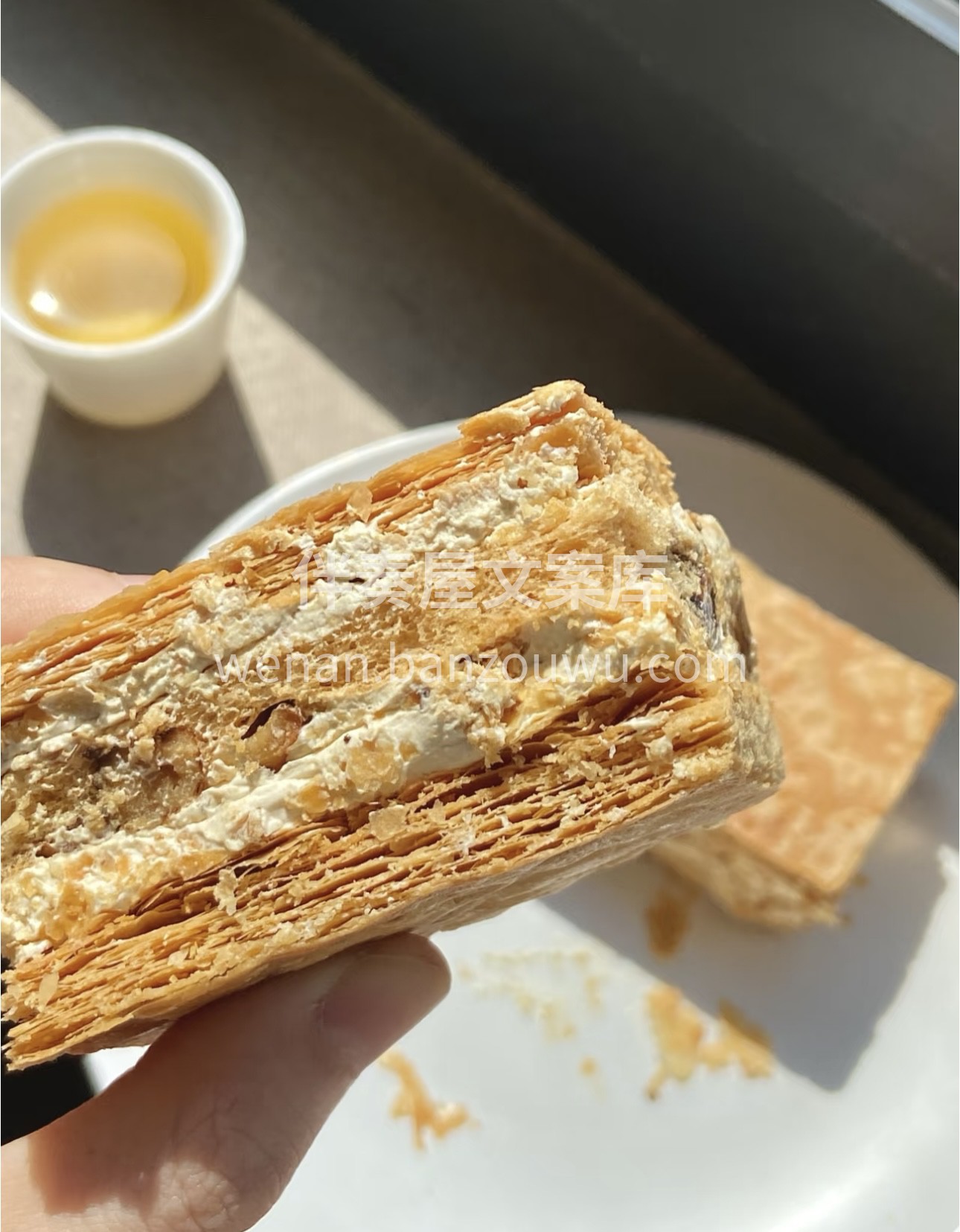 🌿 核桃拿破仑的制作工艺要求极高，从饼皮 配图1