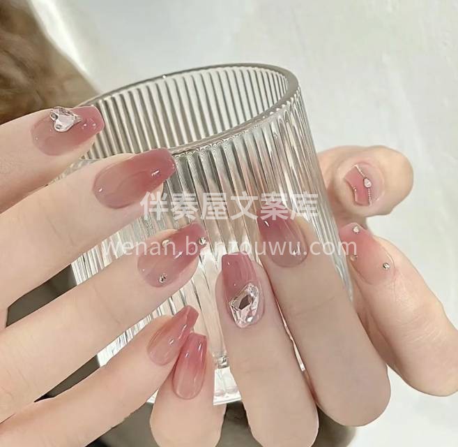 指尖镶大钻💅 谁还没有个鸽子蛋🥳💍 配图2