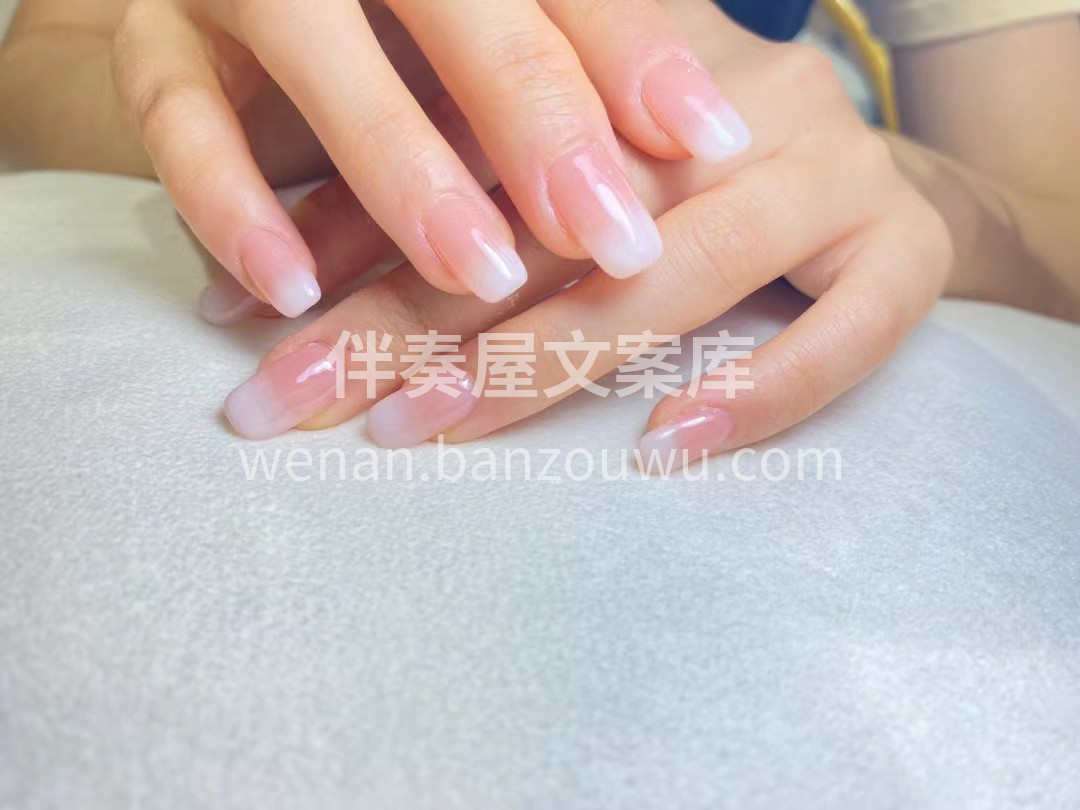 甜心女孩儿的美甲 今天仍然是喜欢的样子 