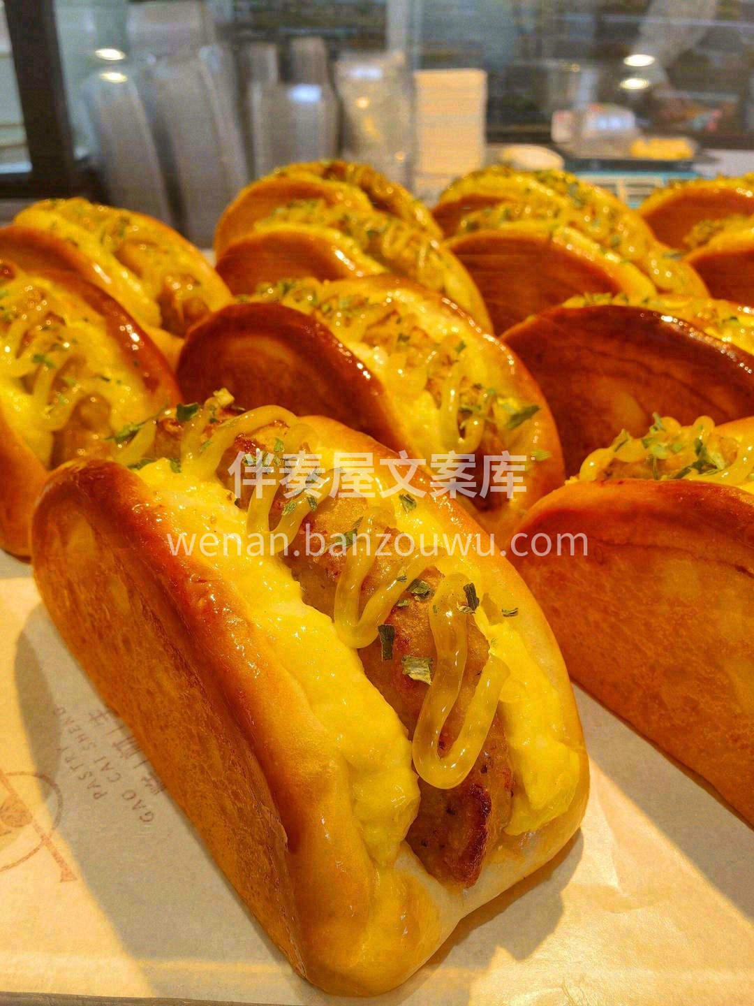 柔软的面包浇上秘制酱汁🫕 夹上一块烤得滋 配图3
