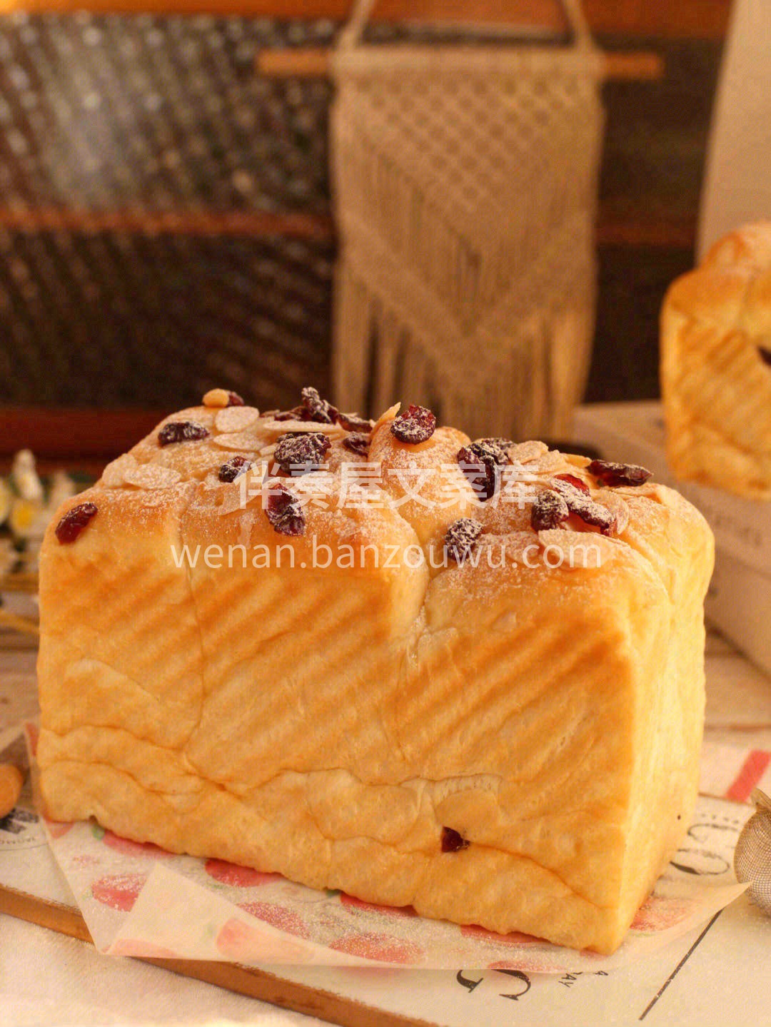🍞金黄的色泽，表面是绒绒的椰蓉🥥这款吐司 配图1