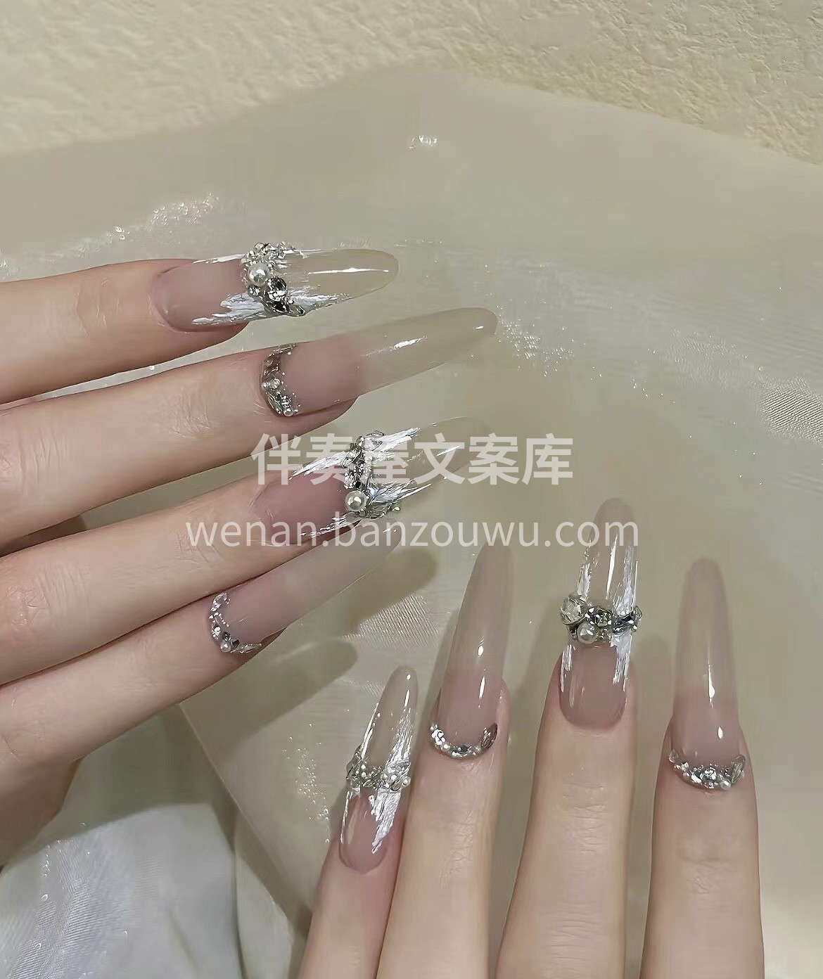 用指尖细腻的触感，展现出自己的精致与优雅 配图1
