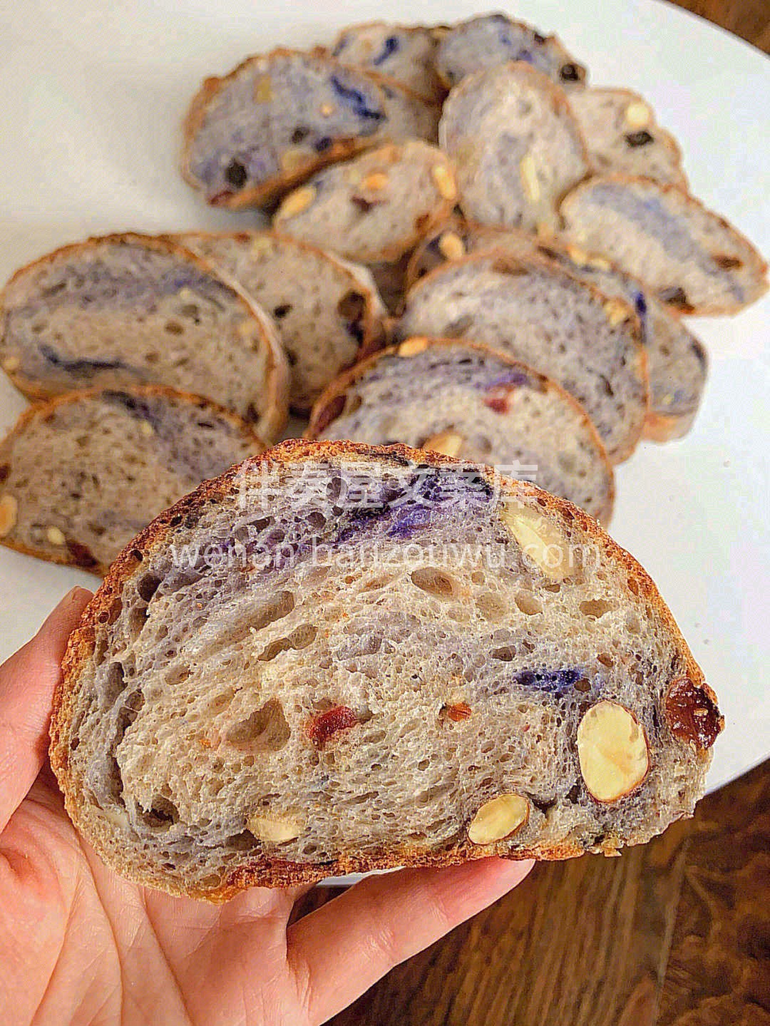 🍞软欧包是在欧包的基础上进行改良升级的， 配图2