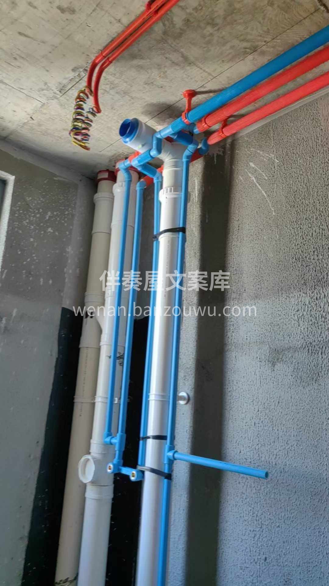 每一条精心铺设的管线， 都凝聚着施工方的 配图1