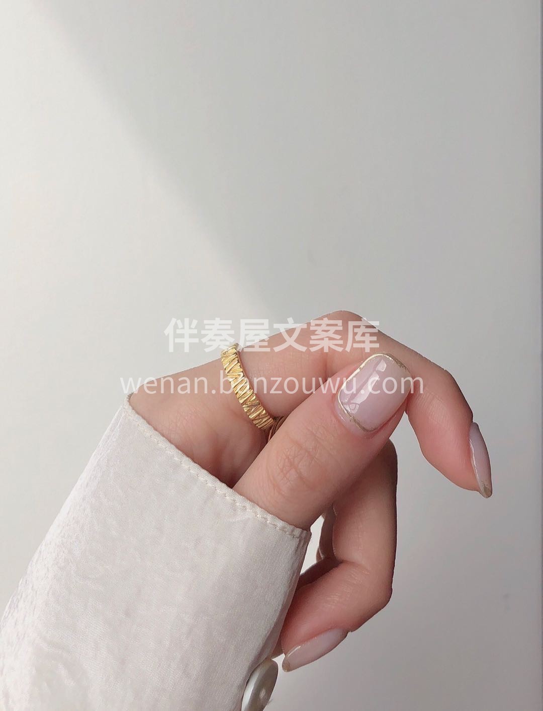 #今日份美甲# 简约干净温柔至极 上手就 配图1