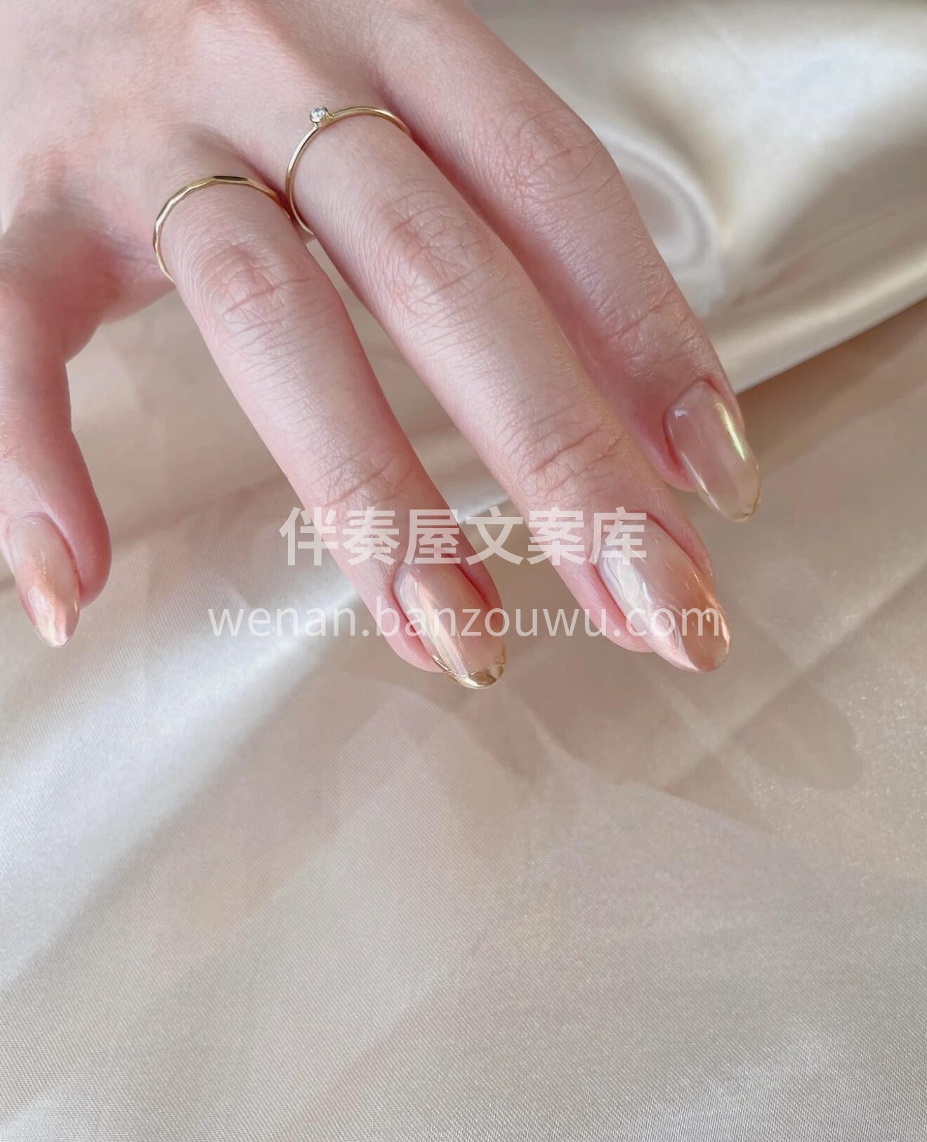 柔雾美学暖调鎏金月光绸缎美甲 蜂糖奶茶色 配图1