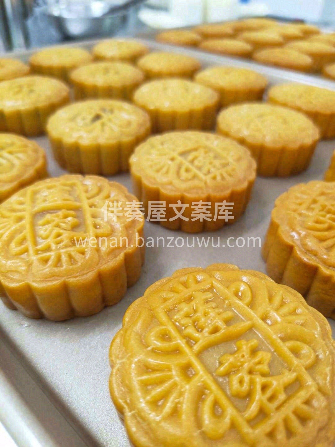 ✅正宗的莲蓉蛋黄月饼选用磨皮纯正莲子为原 配图2