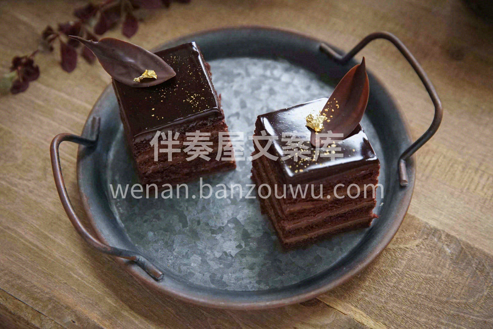 🍰蛋糕的外形四四方方的放在小碟中🍽️ 都 配图2