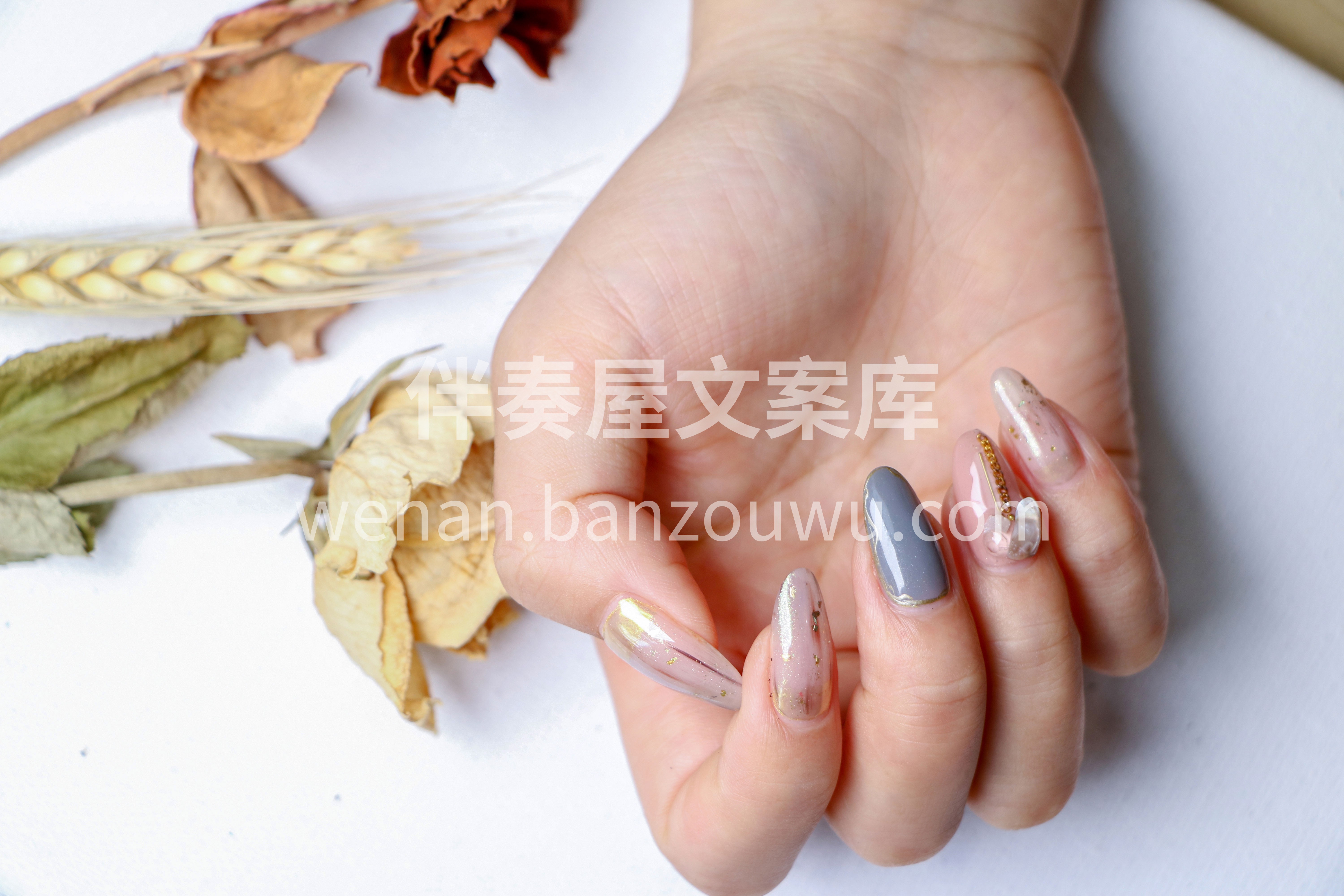 #今日份美甲# 简约而不简单的细节美 精