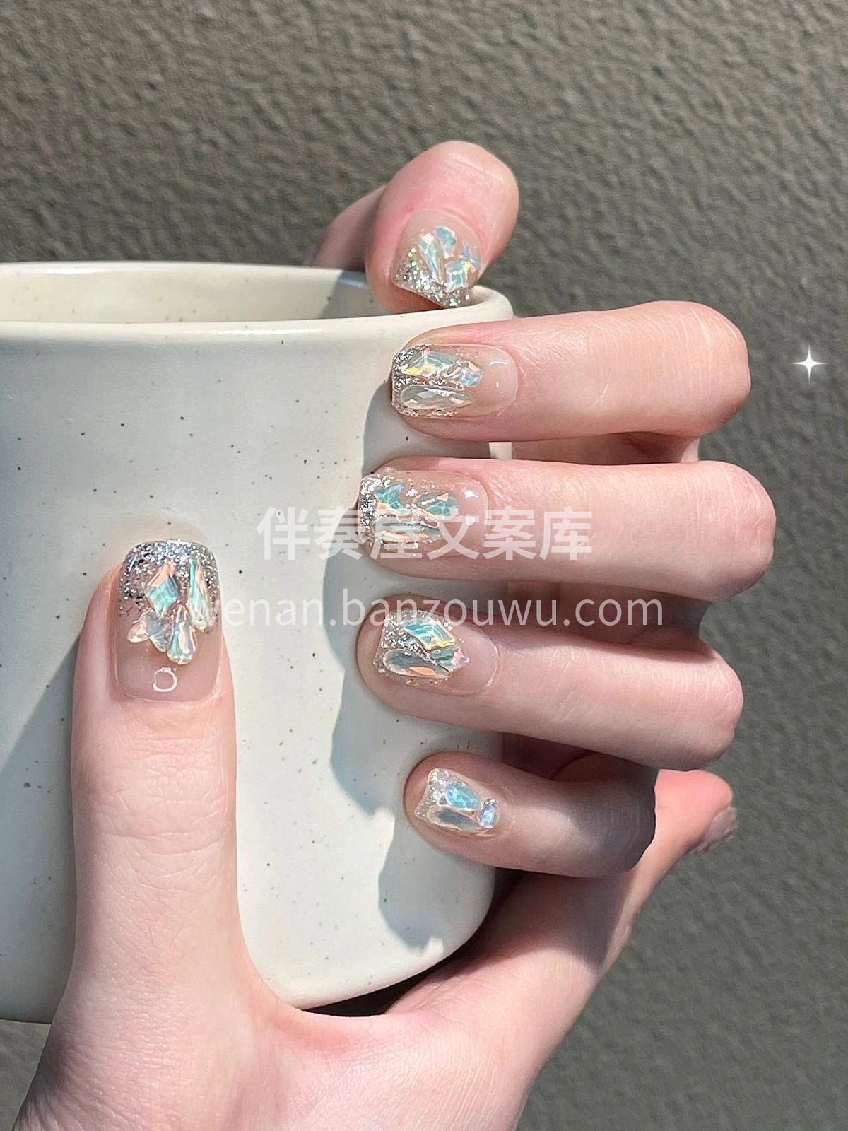 今日份美甲💅 冰透爆闪的青提色✨ 钻石颜
