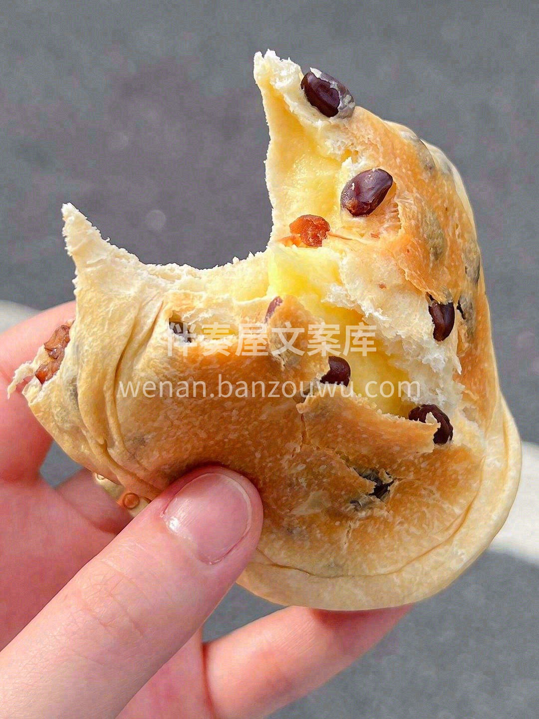 爱上酥软Q弹的红豆乳酪包😍 一口咬下，酥 配图1